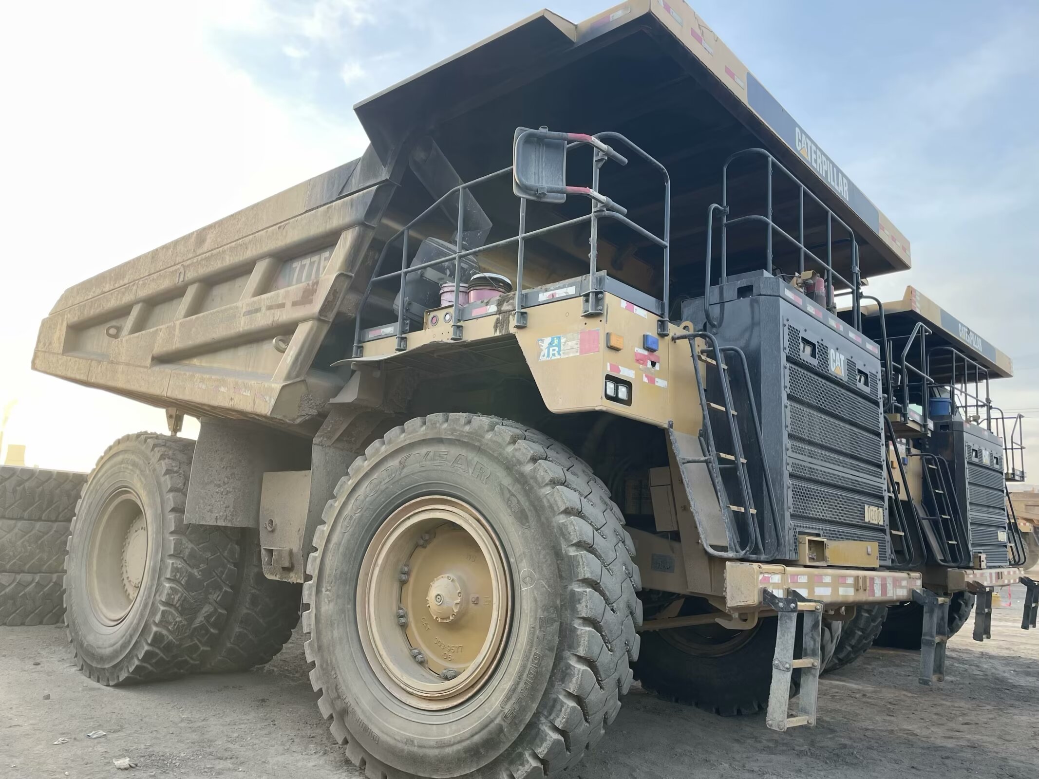 Used CAT777E large-size CATERPILLAR Dump Truck for mining for sale