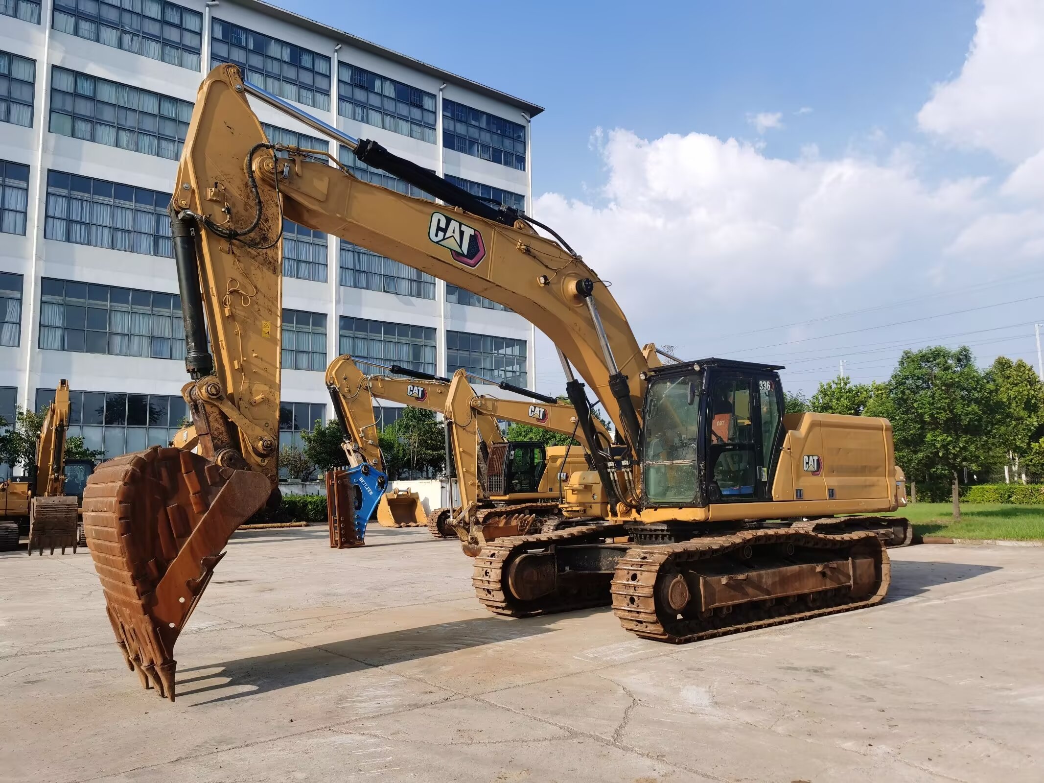 Used CAT336 made in 2020 with good appearance excavator for sale