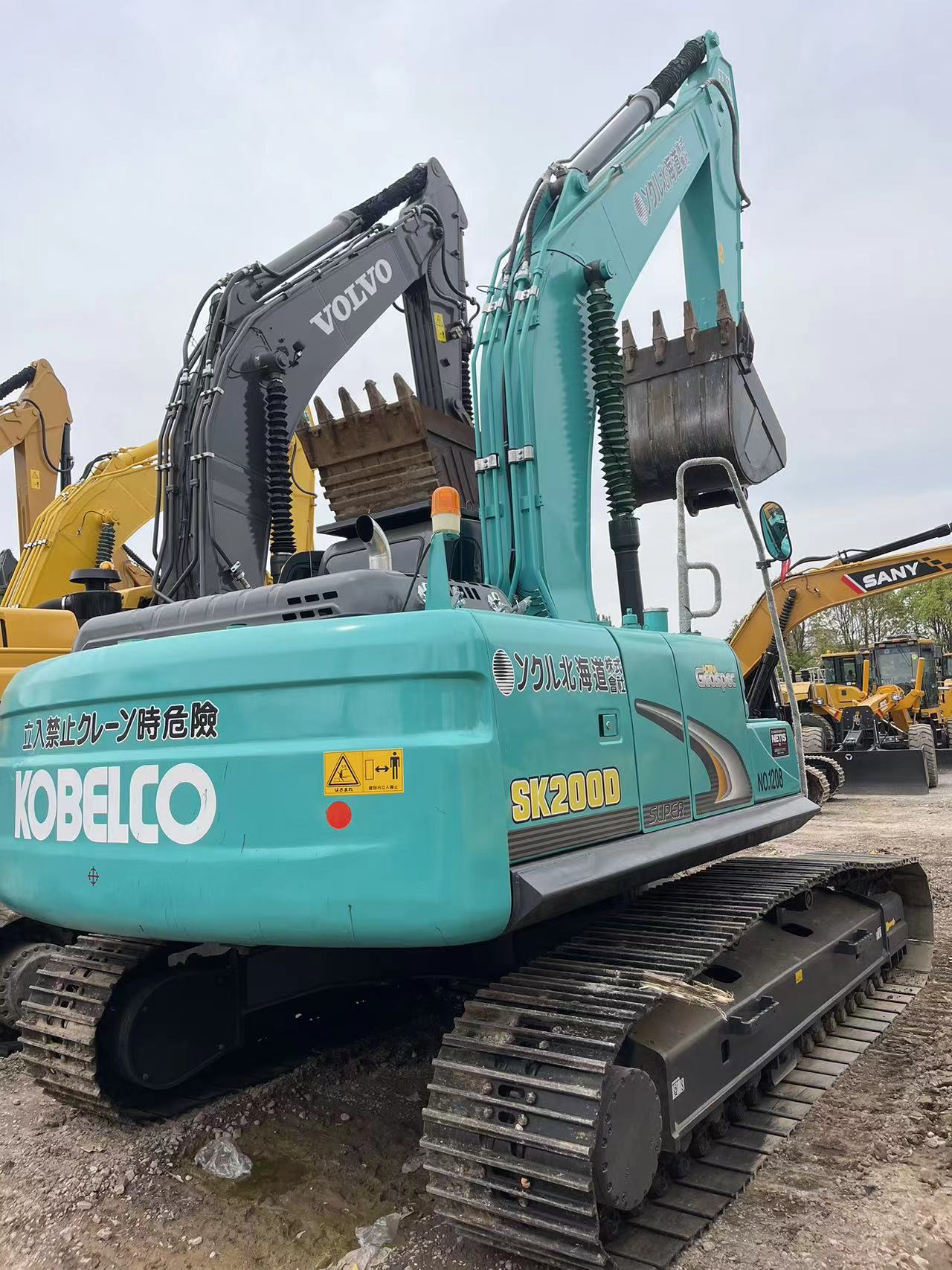 Used KOBELCO SK200 high quality and cost-effective excavator for sale