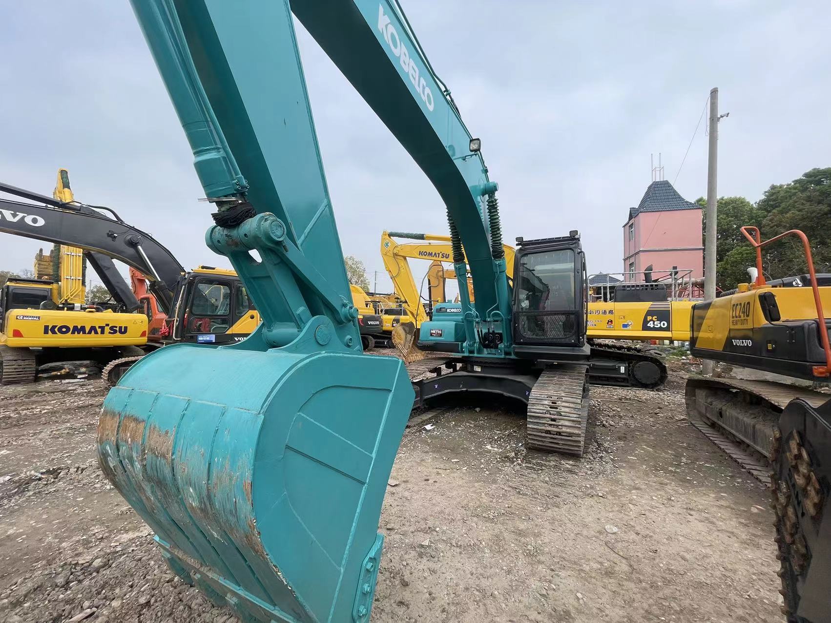 Used KOBELCO SK260LC made in Japan originally imported excavator for sale