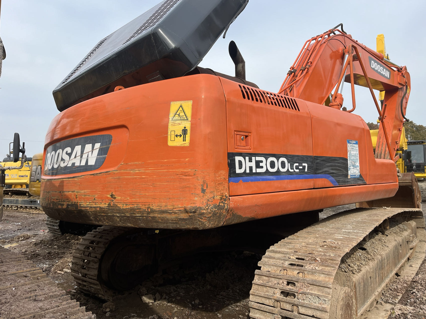 Used DOOSAN DH300LC large-size 30tons excavator for sale