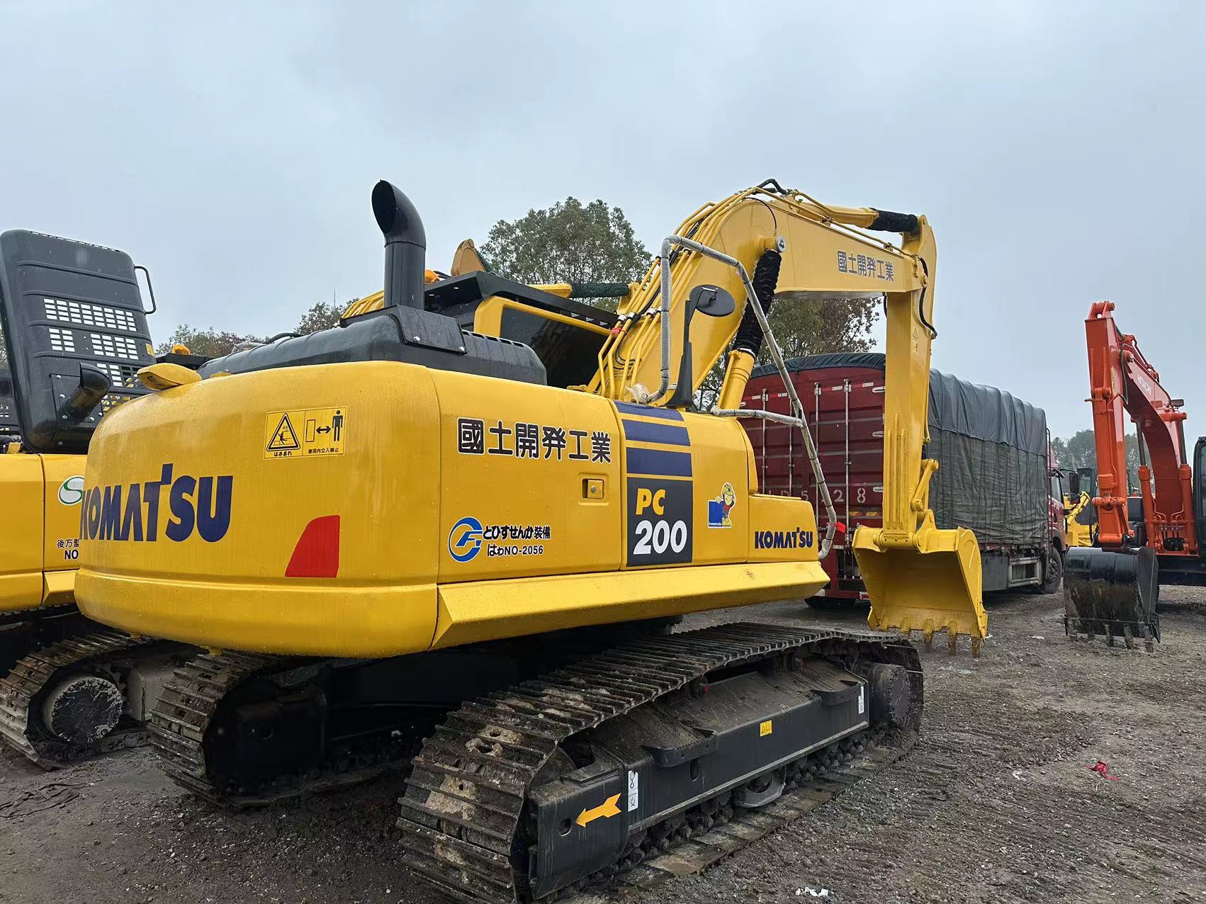 Used KOMATSU PC200-8 hydraulic 20tons Japanese brand excavator for sale