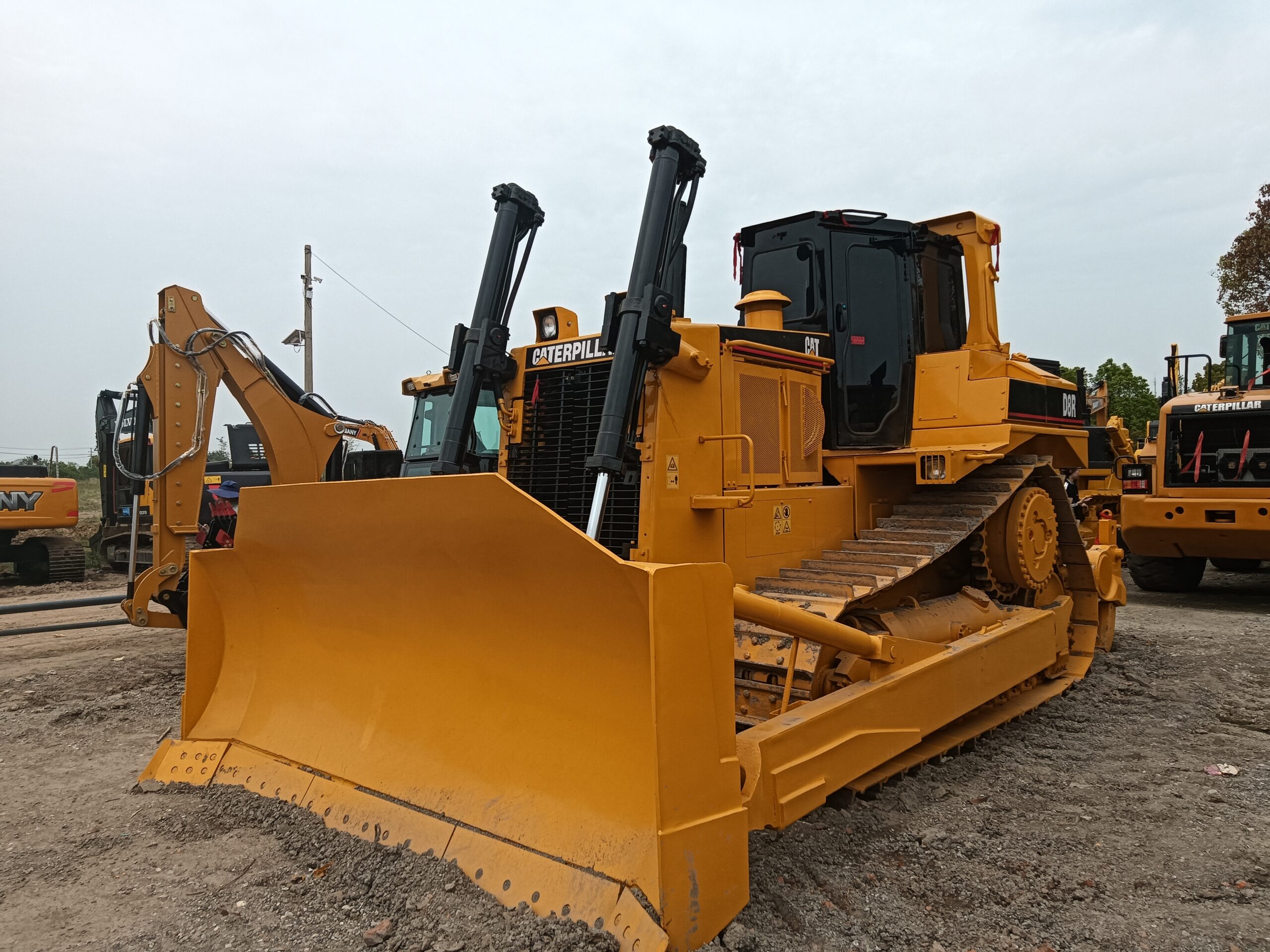 Used CATERPILLAR CAT D8R originally imported Bulldozer for sale