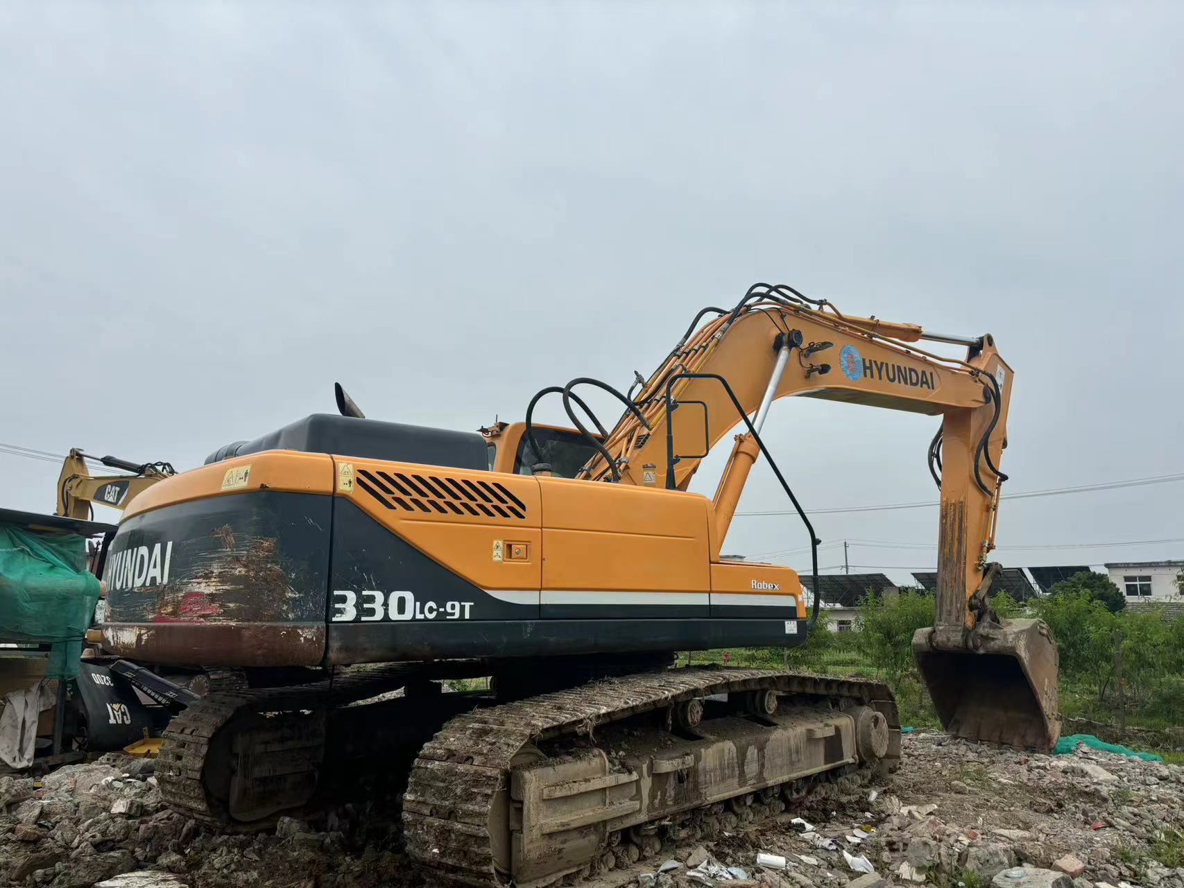 Used HYUNDAI R330 30tons 125kw large-size excavator in high quality for sale