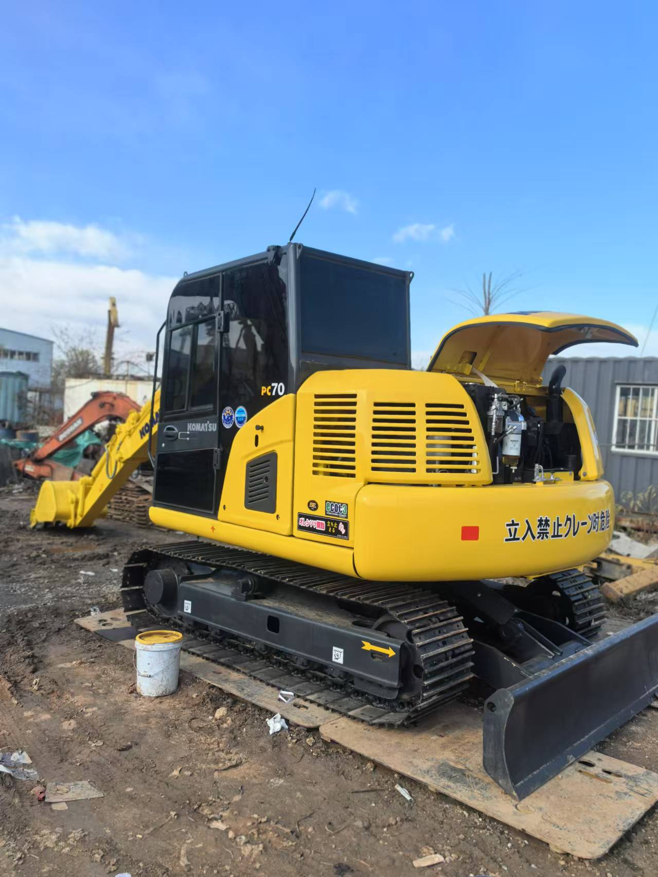 Used KOMATSU PC70 7tons small-size excavator in cheap price for sale