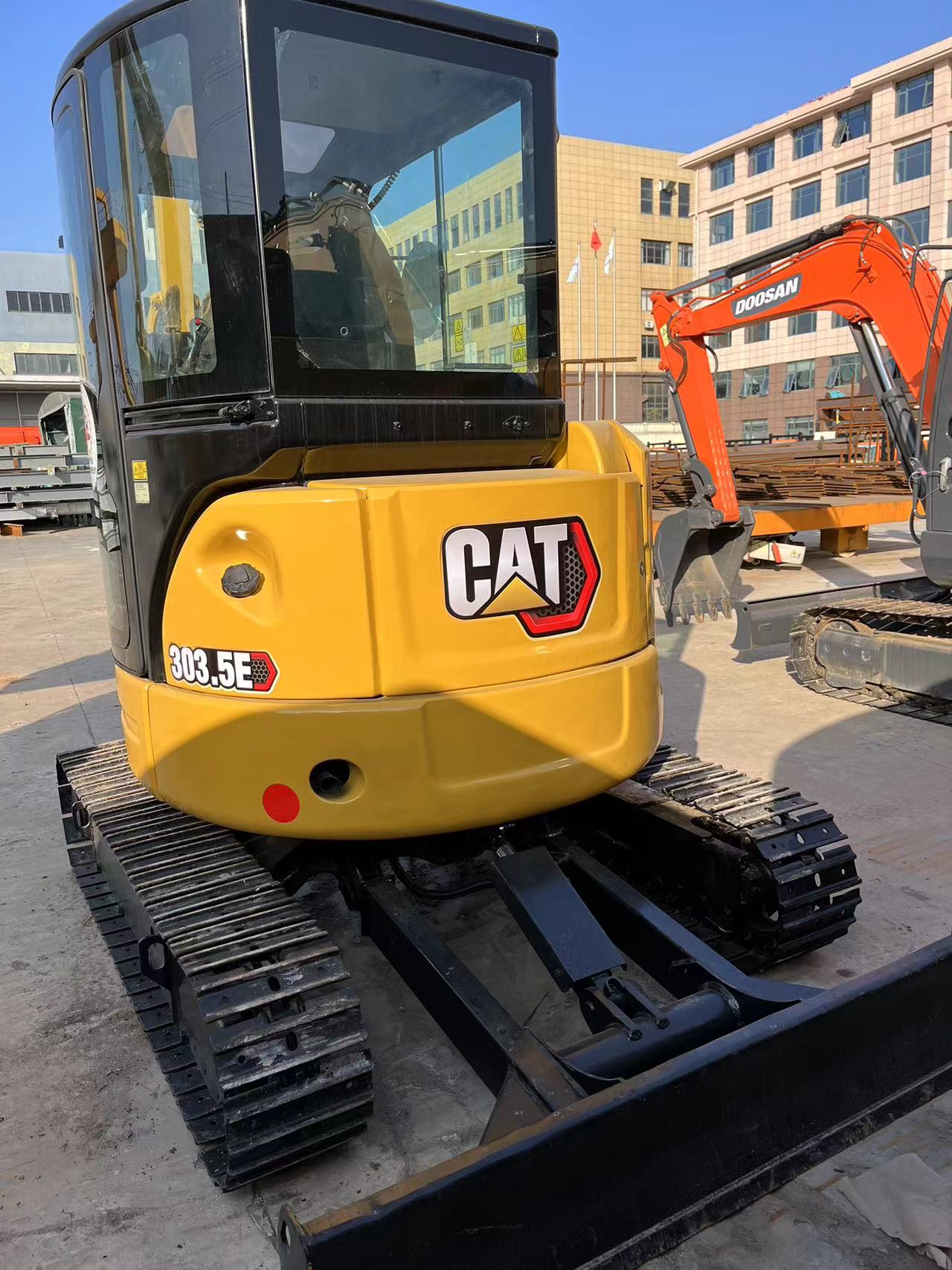 Used CAT303.5E caterpillar 3tons mini excavator hot-selling machine for sale