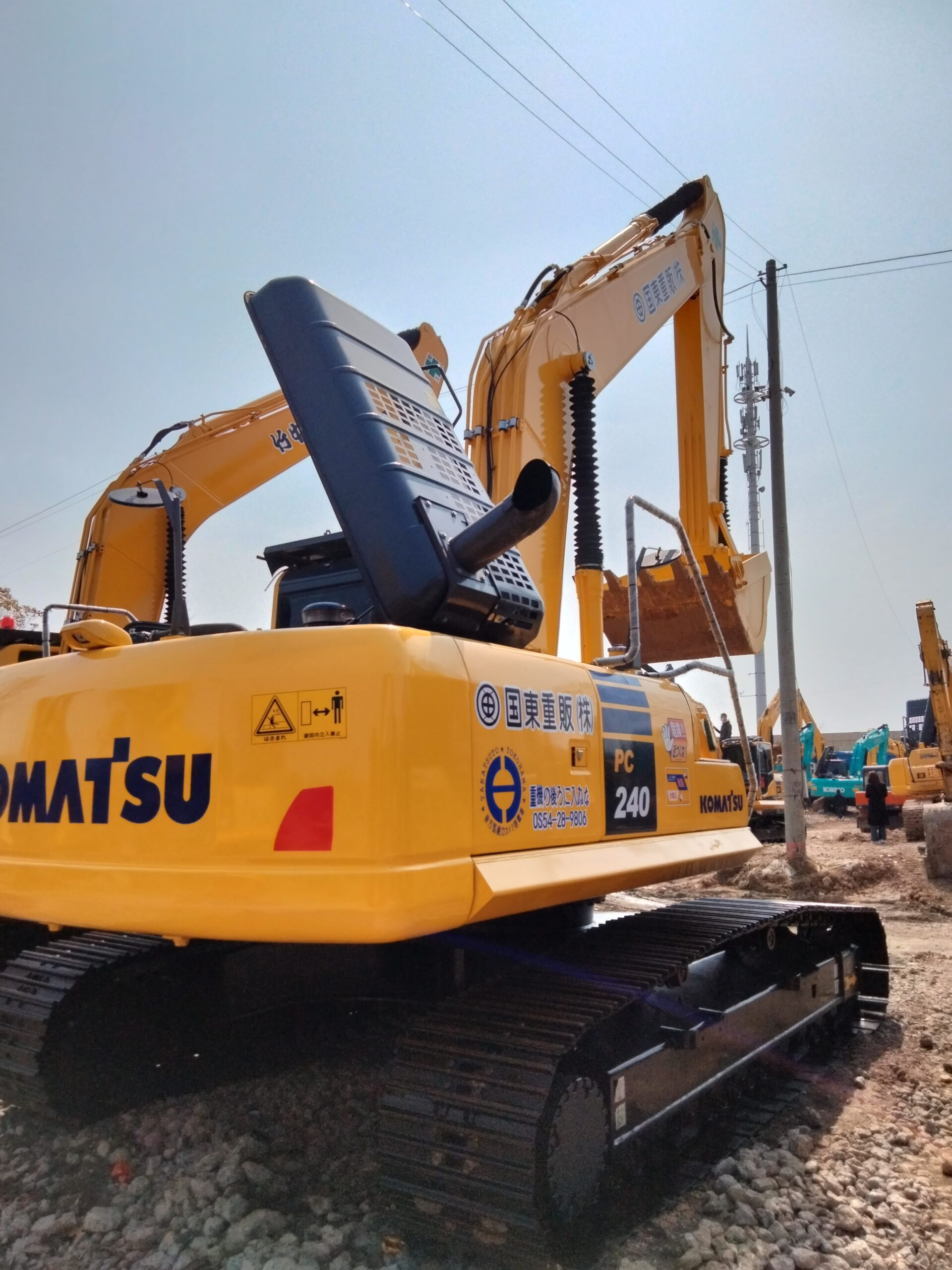 Used KOMATSU PC240 24tons excavator in stock for sale