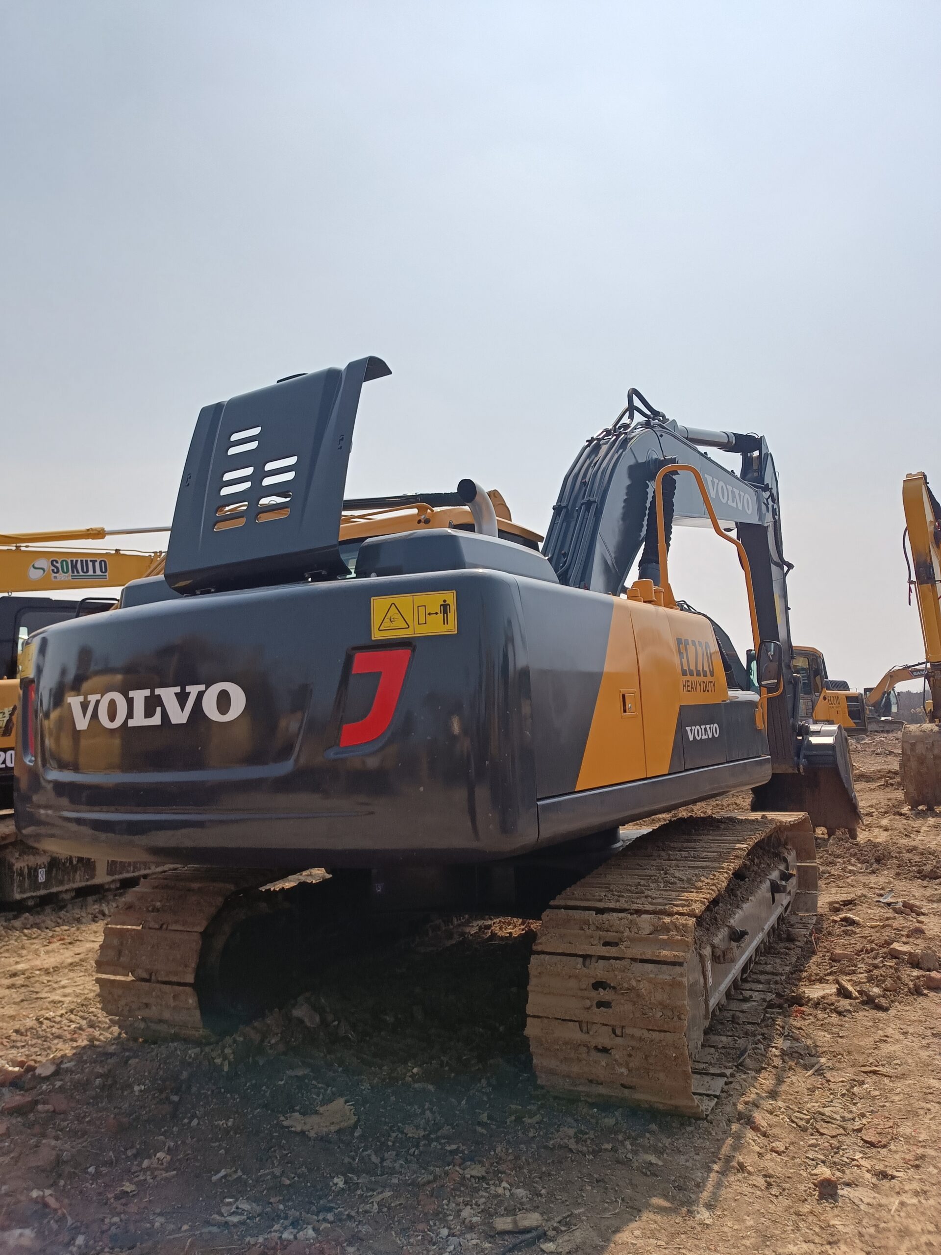 Used VOLVO EC220 22tons in good condition and performance excavator for sale