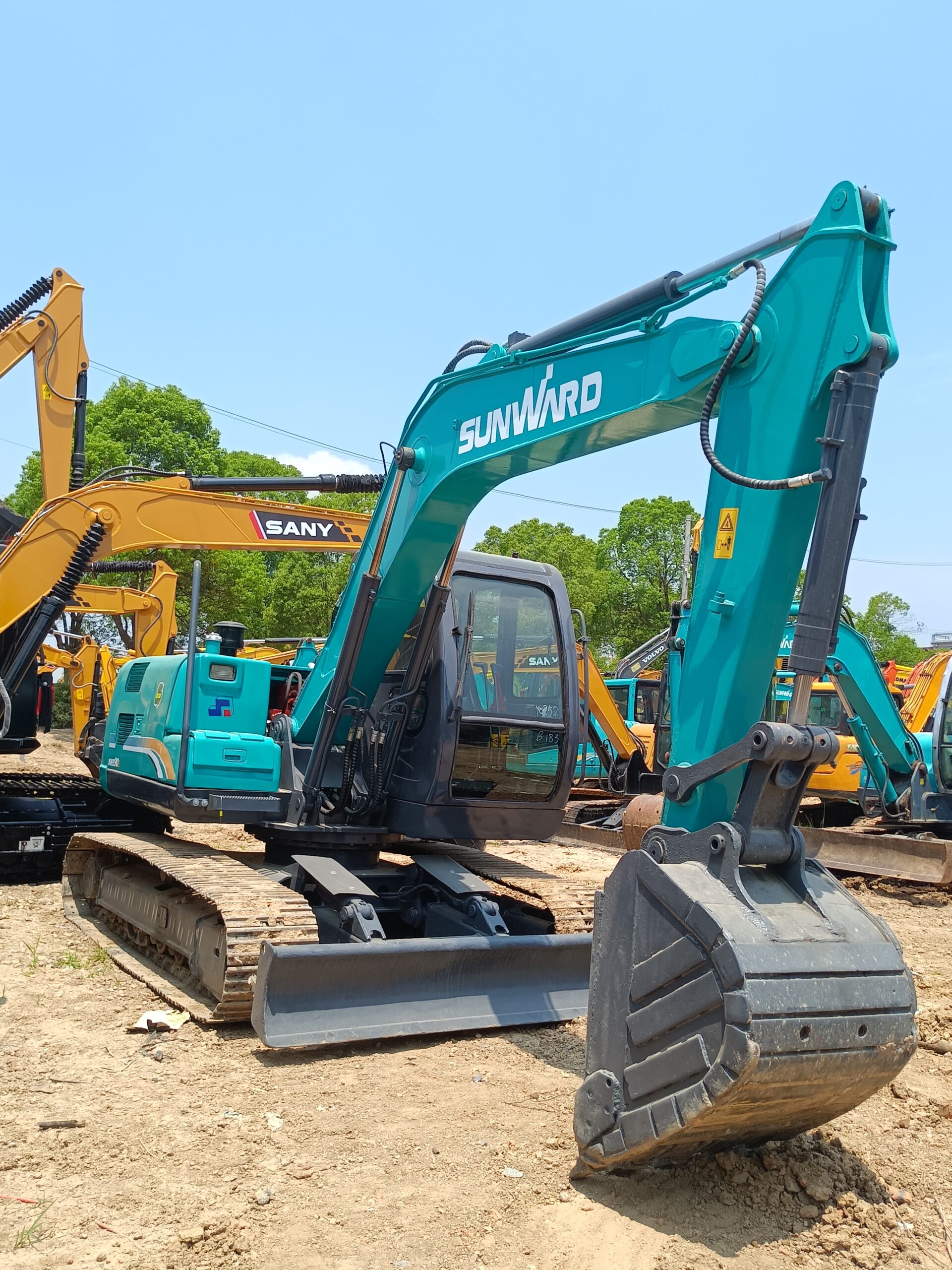 Used SUNWARD SWE90E cost-effective 9tons excavator in stock for sale