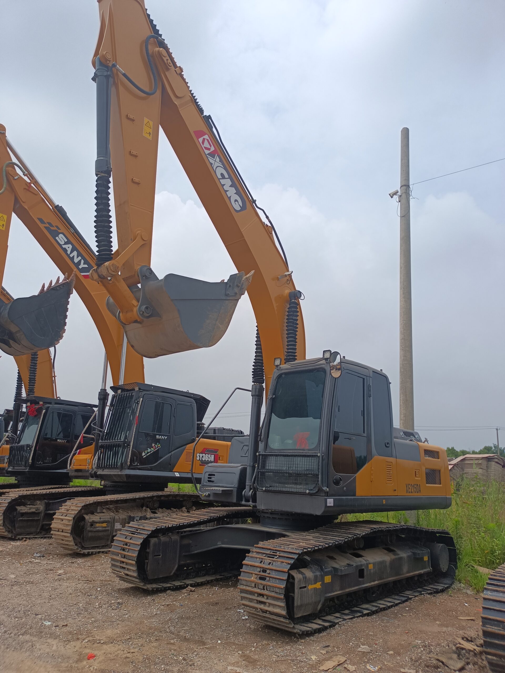 Used XCMG XE215DA hot-selling excavator in China for sale