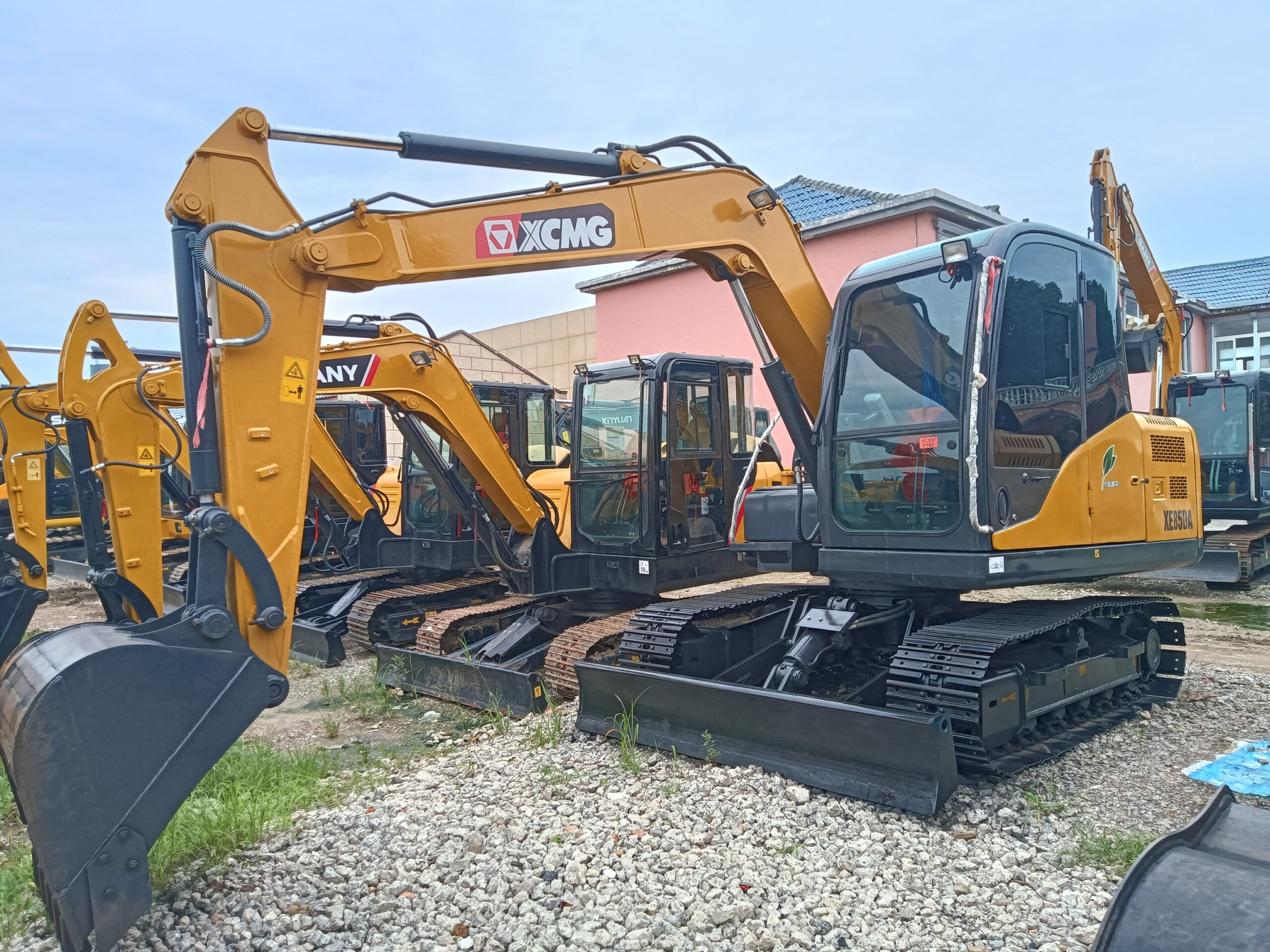 XCMG brand used XCMG XE85DA 8tons cost-effective excavator for sale