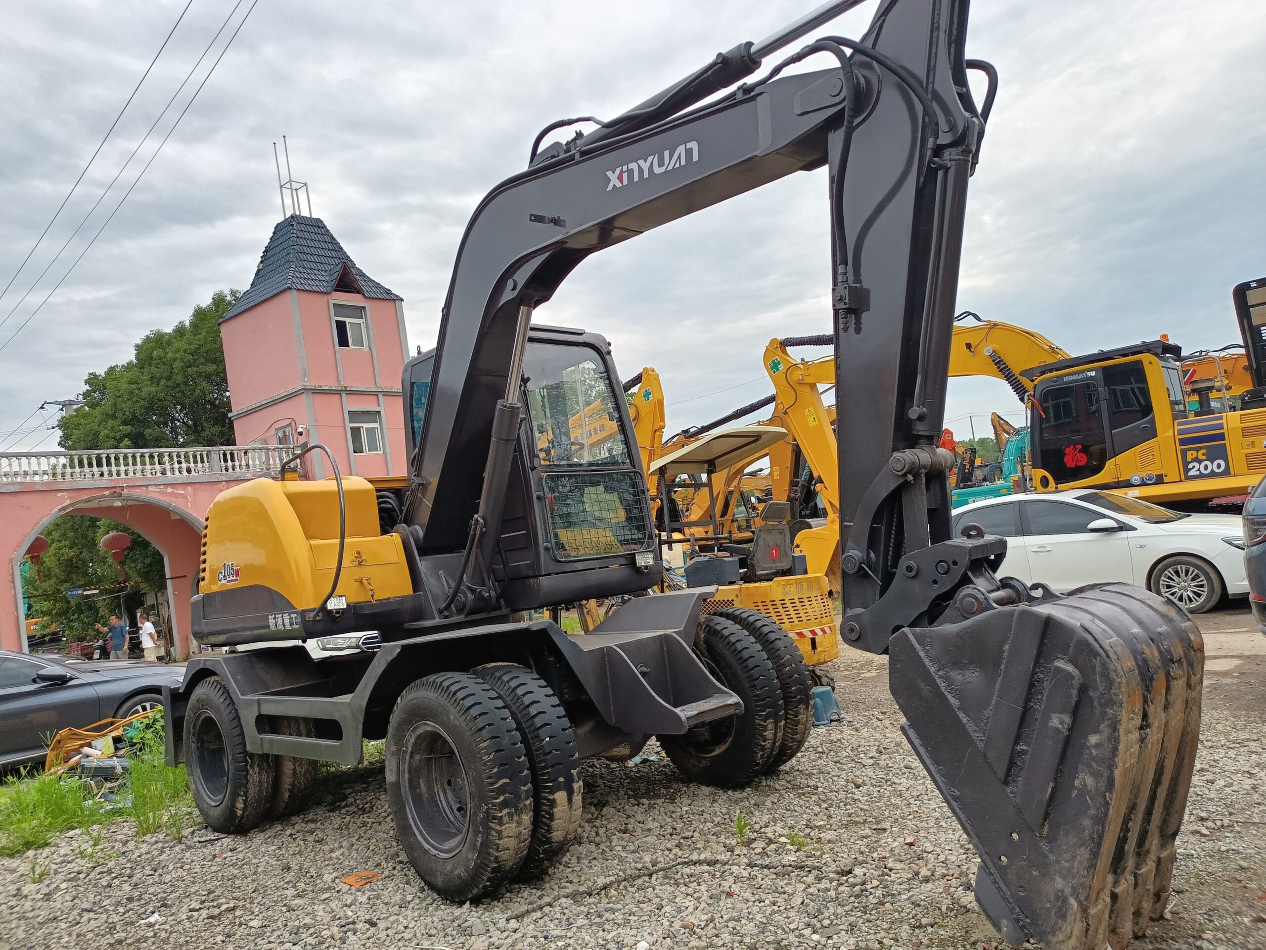 Used XINYUAN C105W Chinese brand XINYUAN wheeled excavator for sale