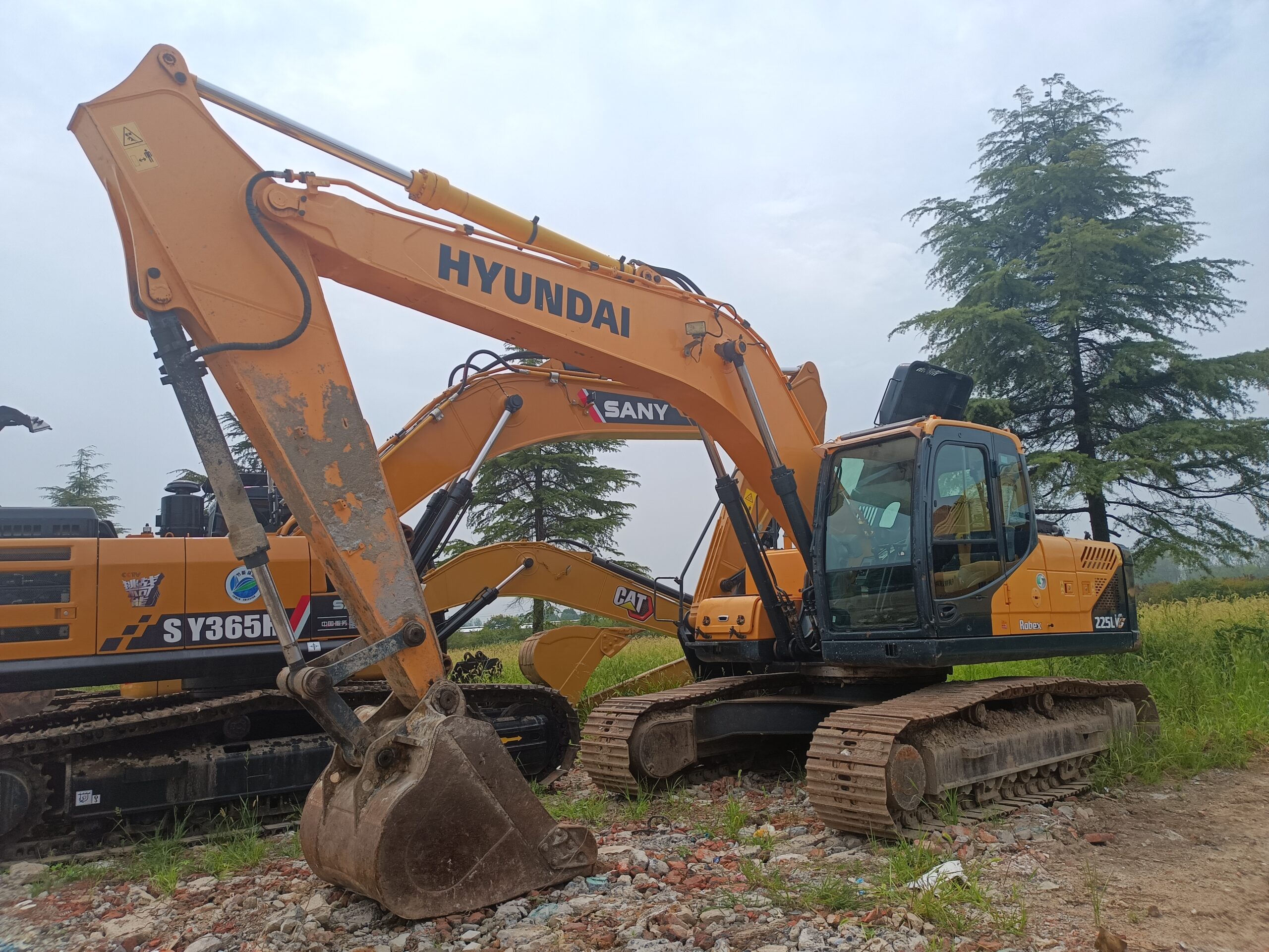 Used HYUNDAI R225 originally imported from Korea high quality excavator for sale