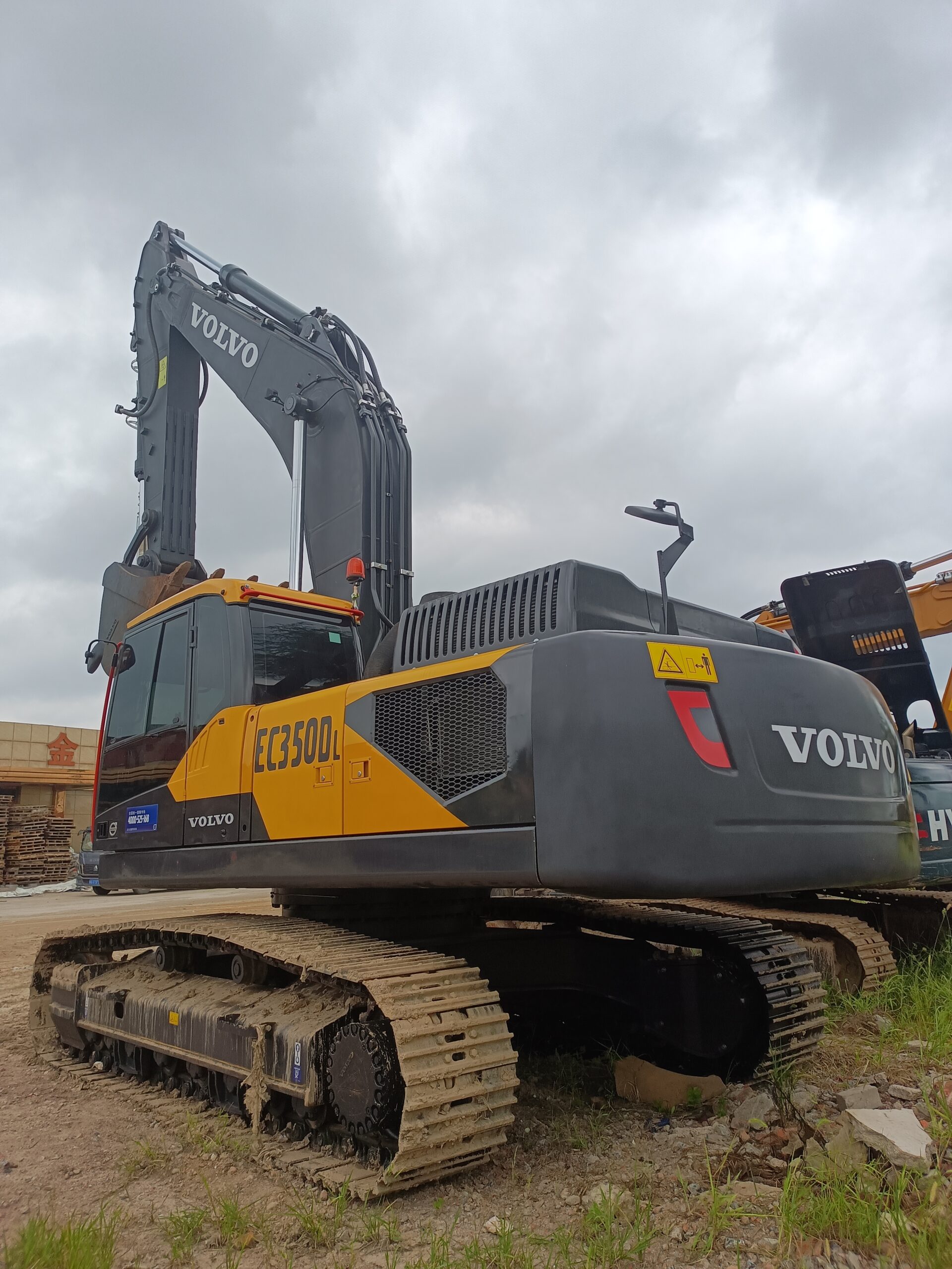 Used VOLVO EC350 35tons large-size in China excavator 197kw for sale