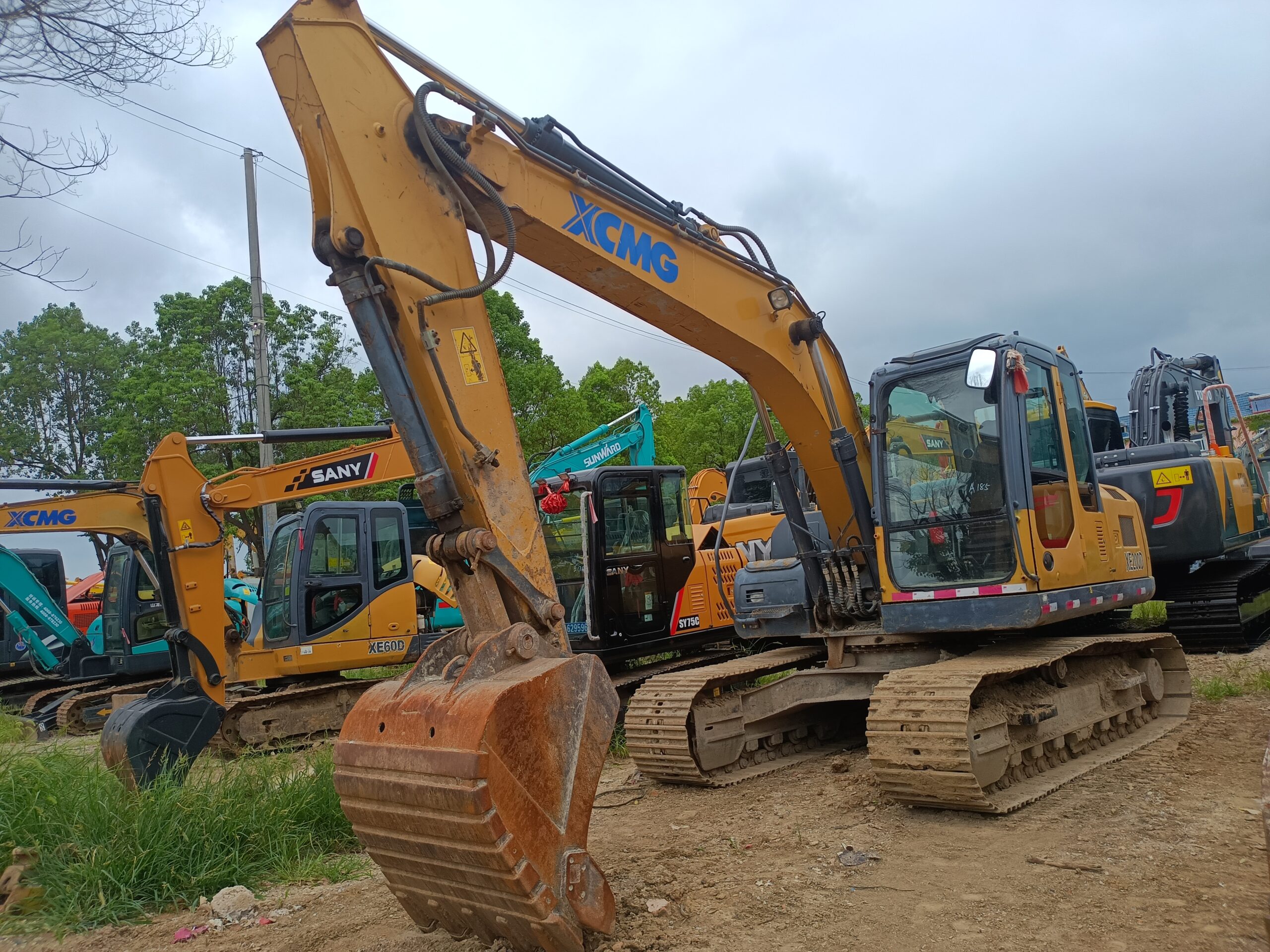 Used XCMG XE200 20tons made in China popular brand XCMG excavator  for sale