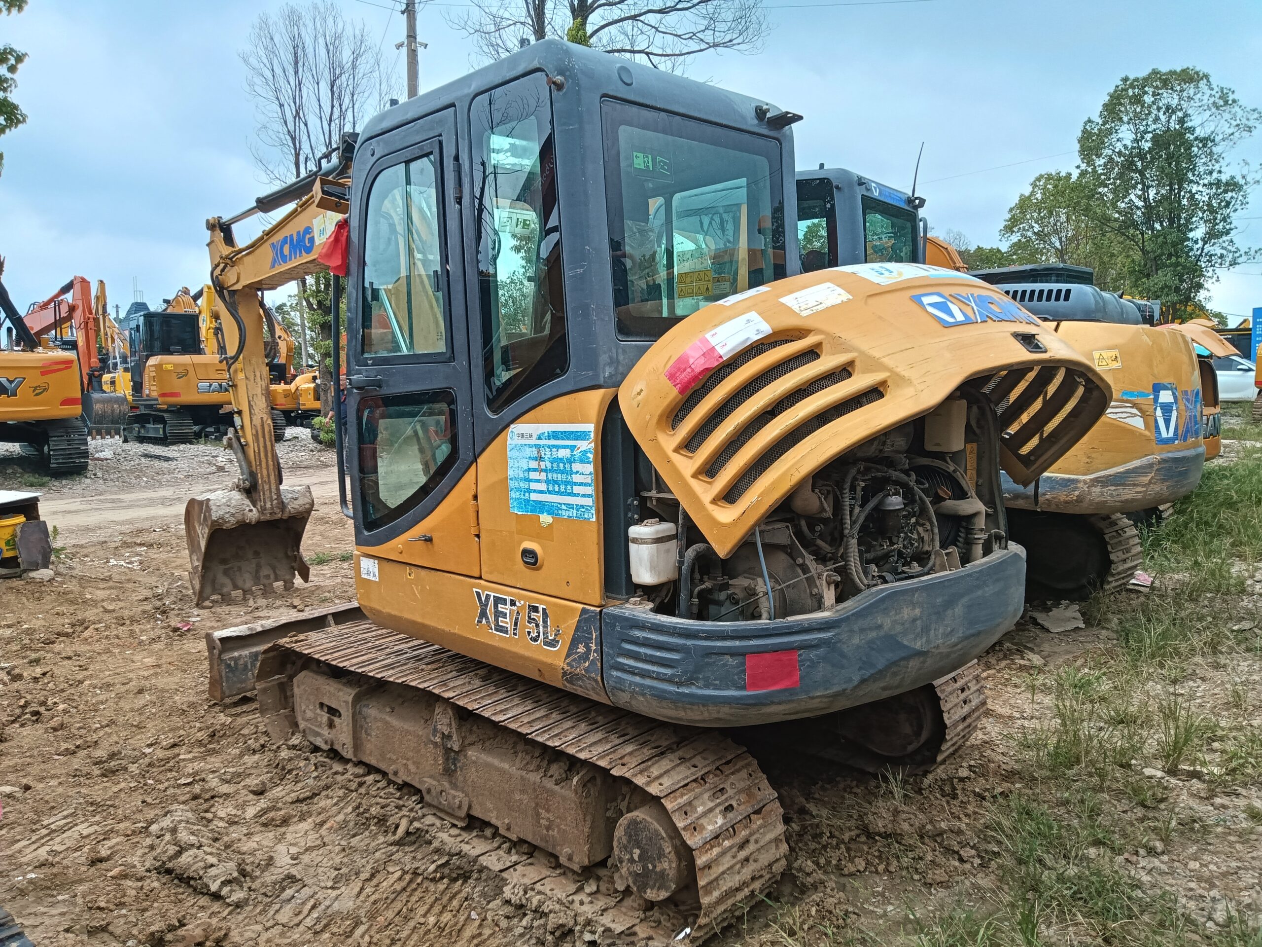 Used XCMG XE75 original excavator made in China 42.4kw 7tons machine for sale