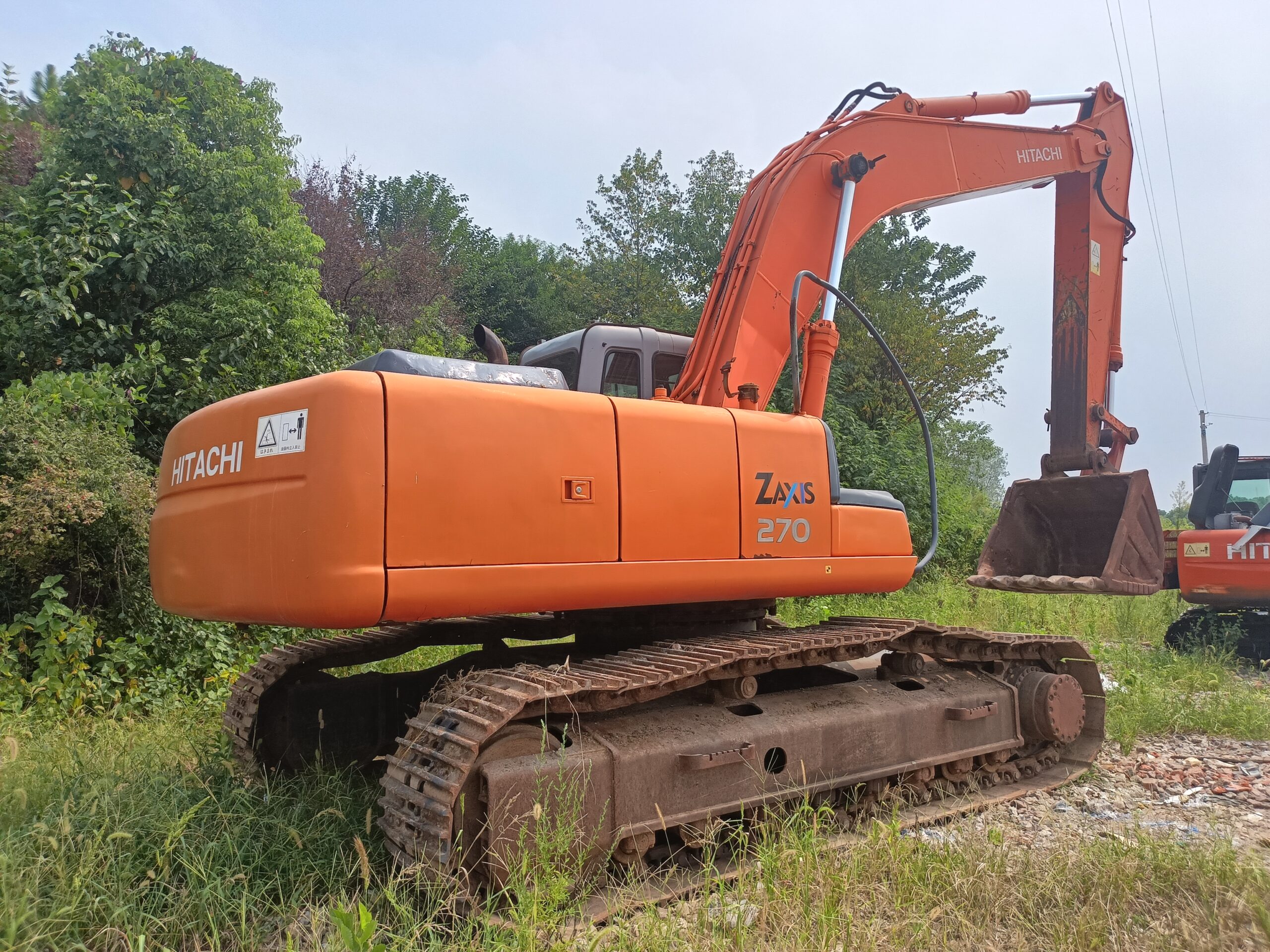 Used HITACHI ZX270 27tons large-size excavator in cheap price for sale