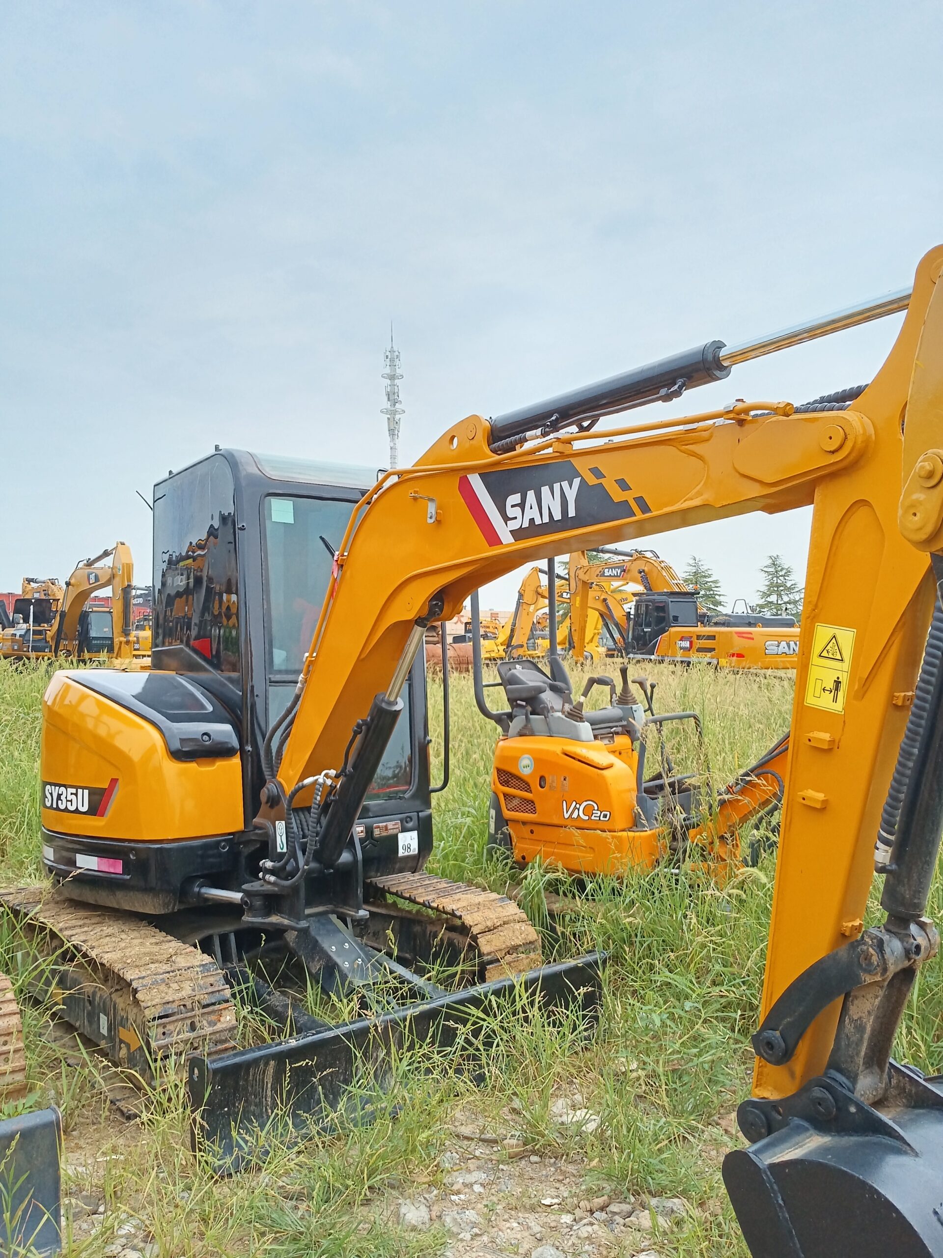 Used SANY SY35U mini excavator with cab Chinese brand machine for sale