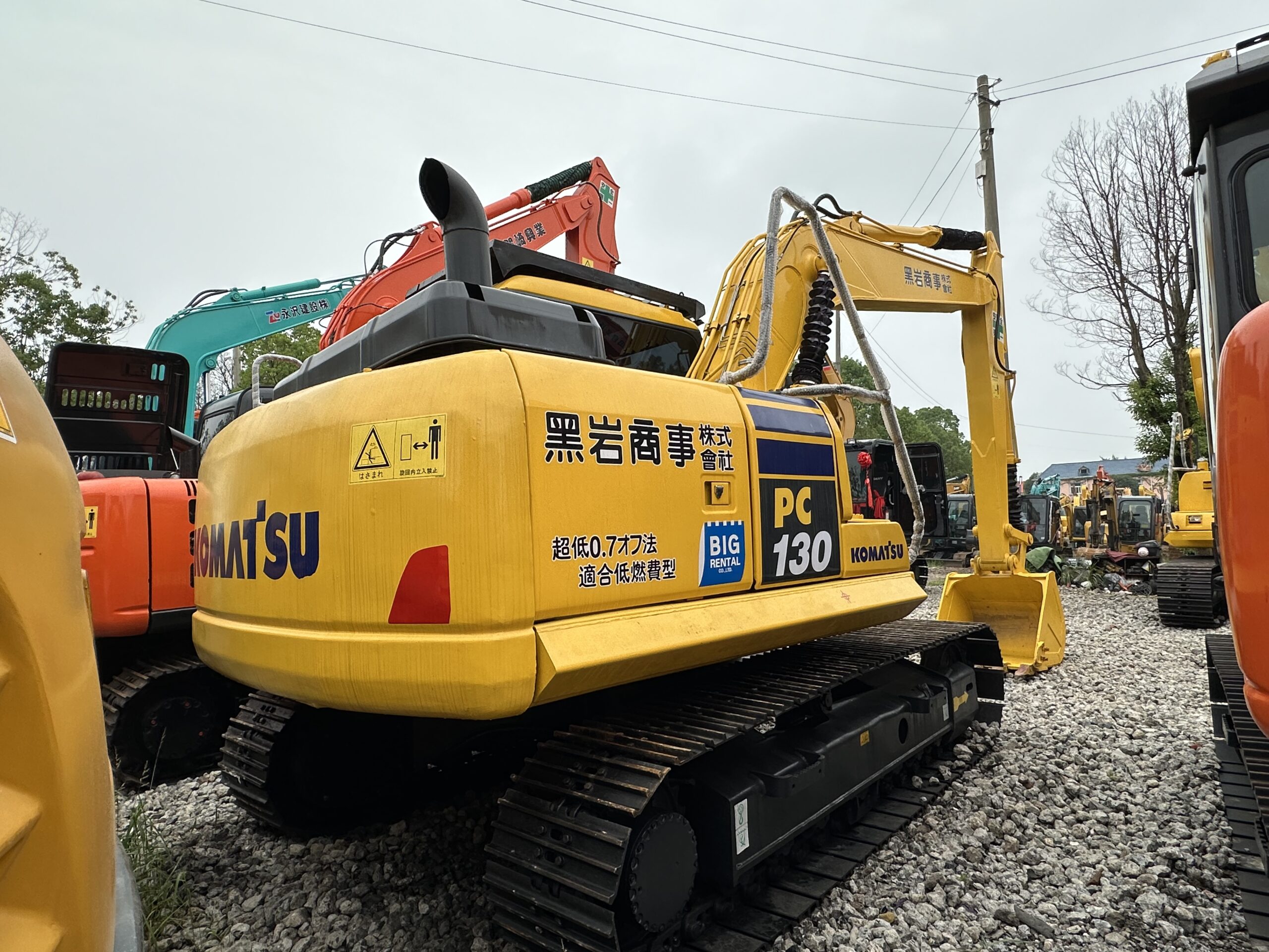 Used KOMATSU PC130 13tons middle-size excavator in stock for sale