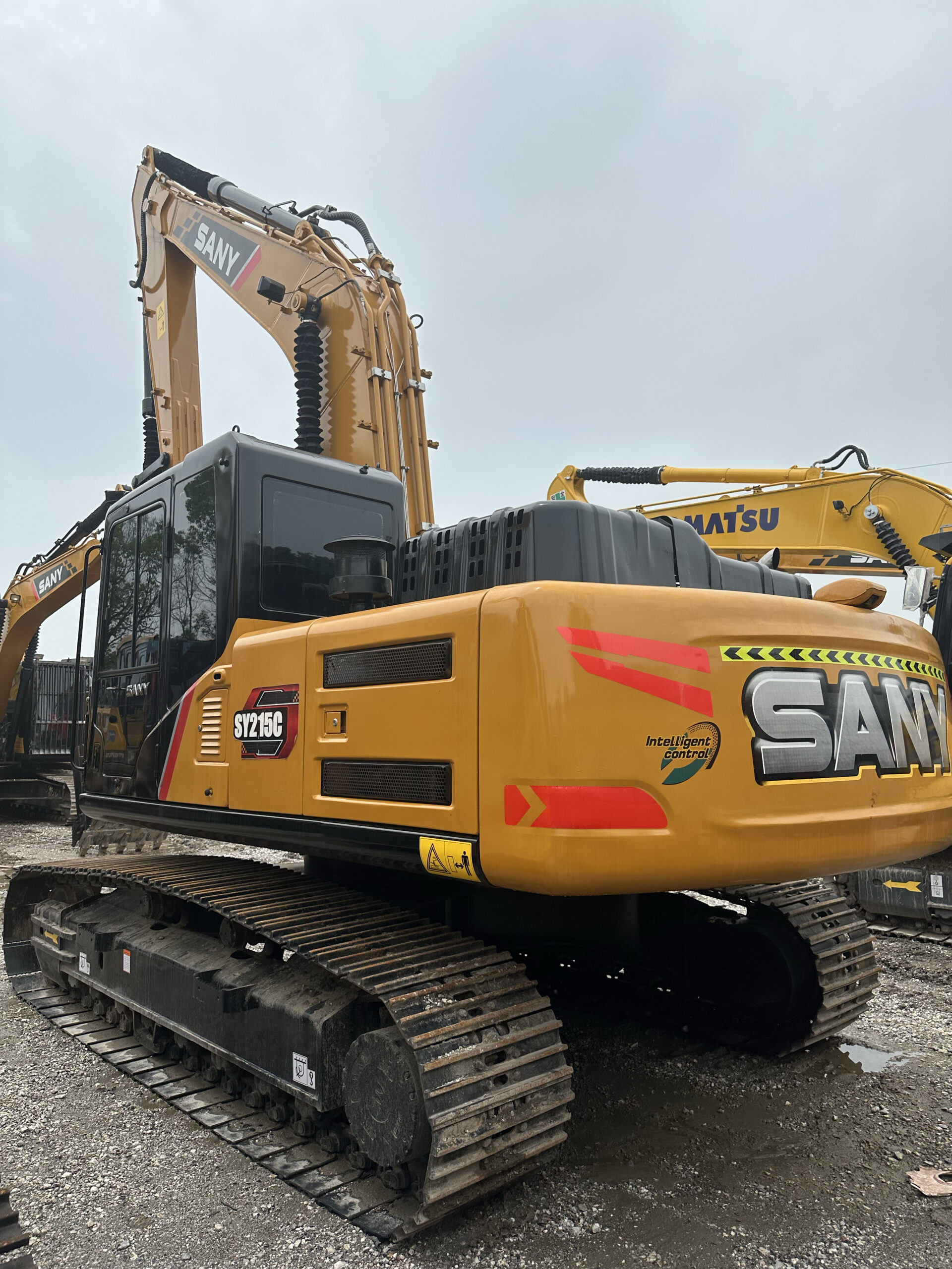 Used SANY SY215C 21tons 118kw in good condition Chinese excavator for sale