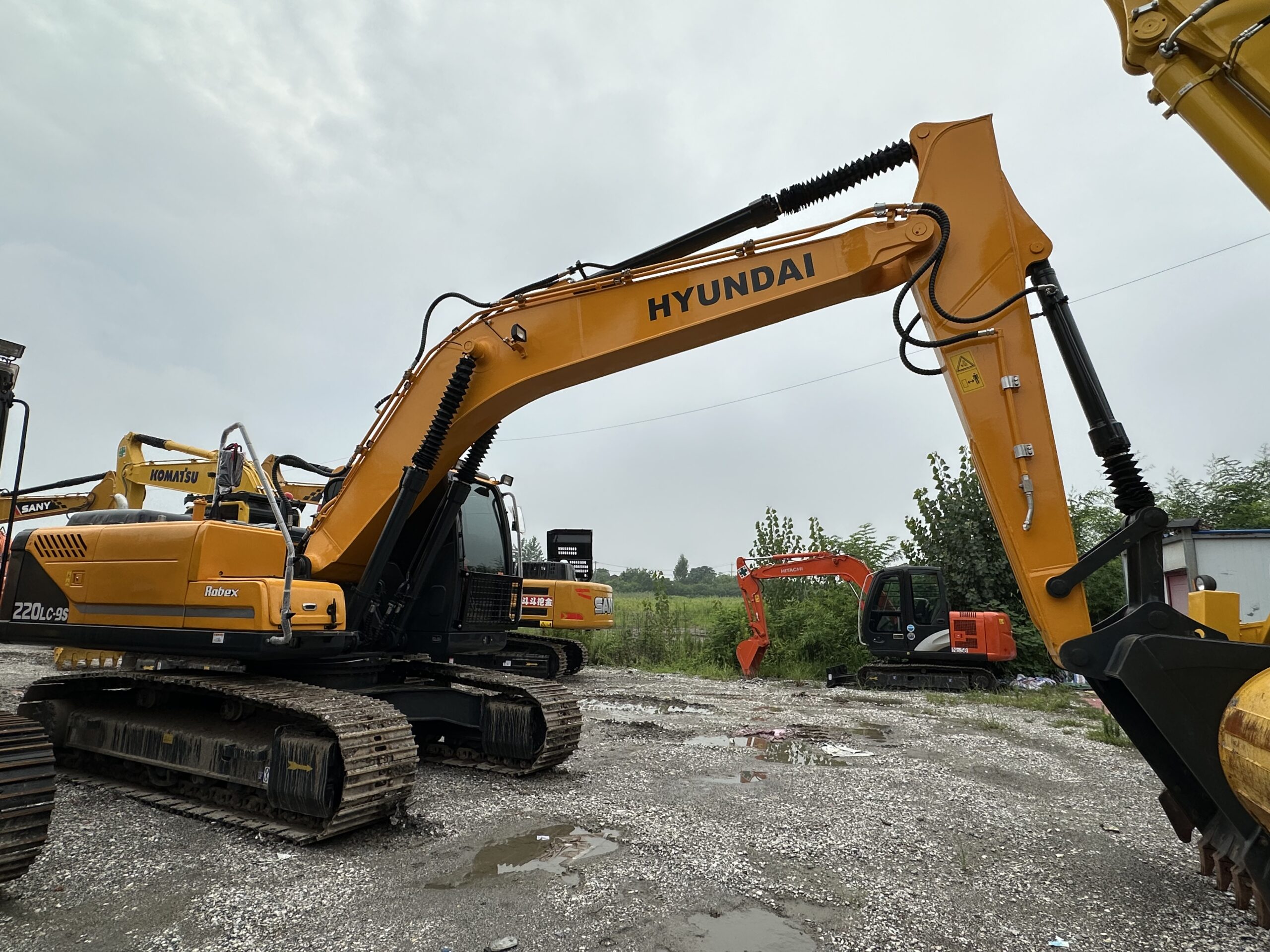 HYUNDAI R220-9S with high quality and low hours used excavator for sale