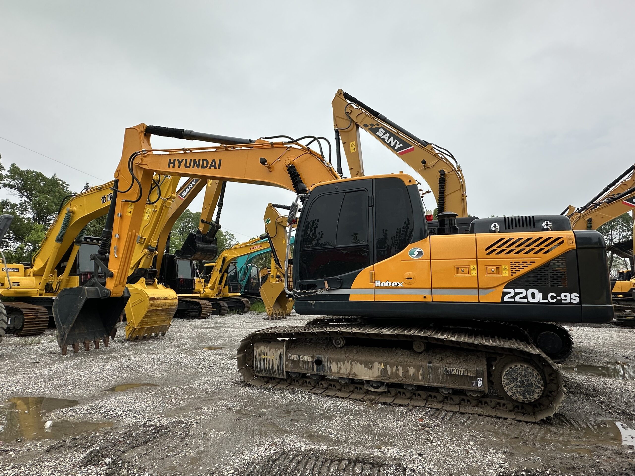 Used HYUNDAI R220 22tons hydraulic tracked excavator for sale