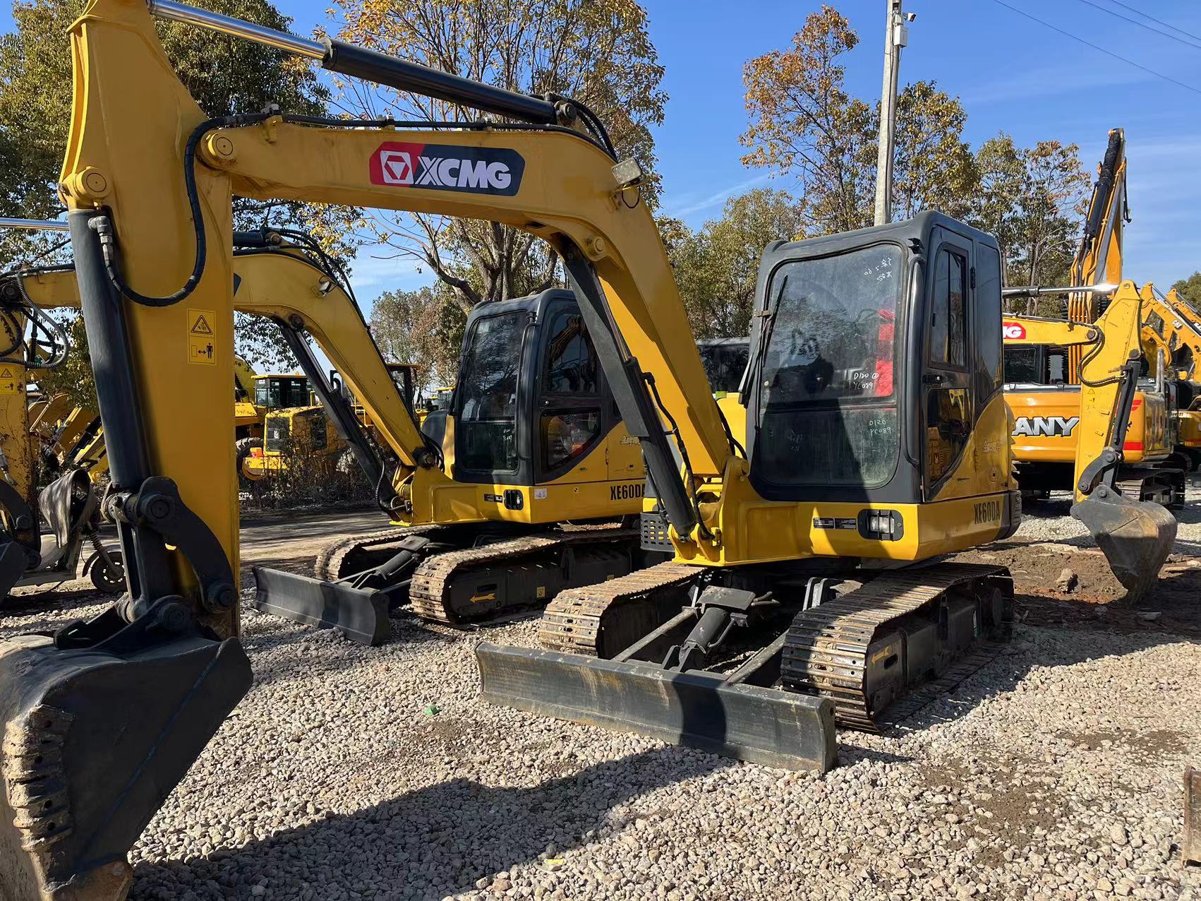 Chinese brand XCMG XE60DA 6tons used excavator in stock for sale