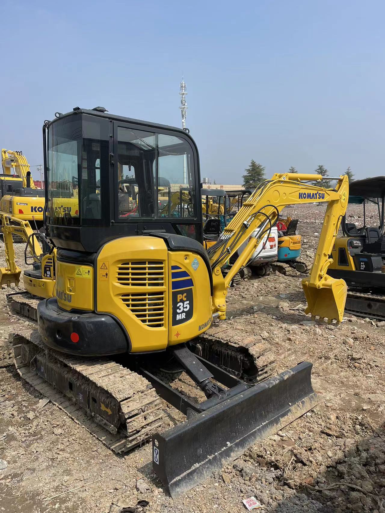 Used KOMATSU PC35MR with cab in Japanese excavator for sale