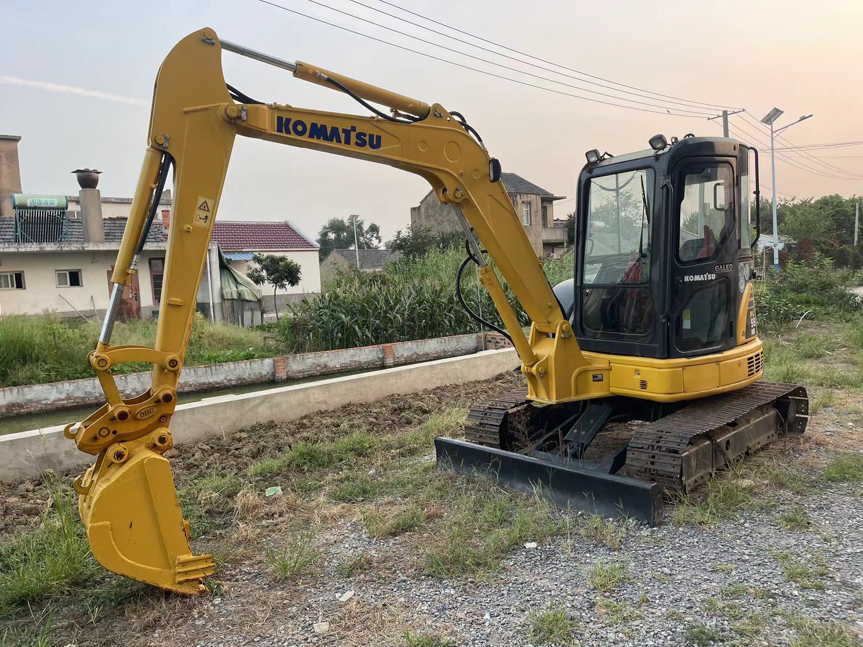 Used KOMATSU PC55MR excavator in good condition and excellent performance for sale