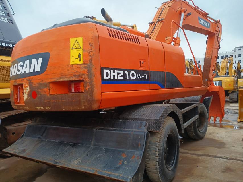 Used DOOSAN DH210W 21tons doosan brand wheeled excavator for sale