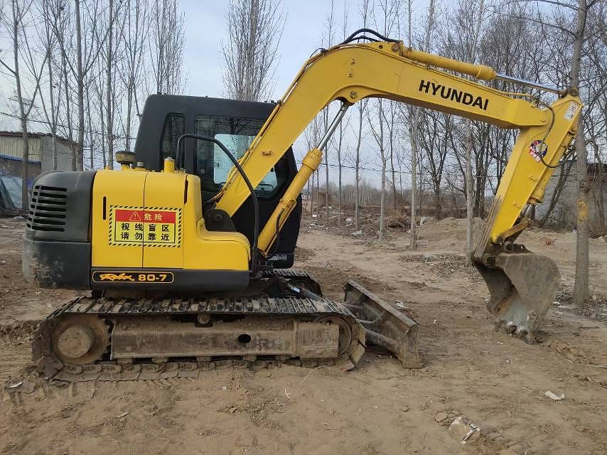 Used HYUNDAI R80 8tons small-size excavator in cheap price for sale