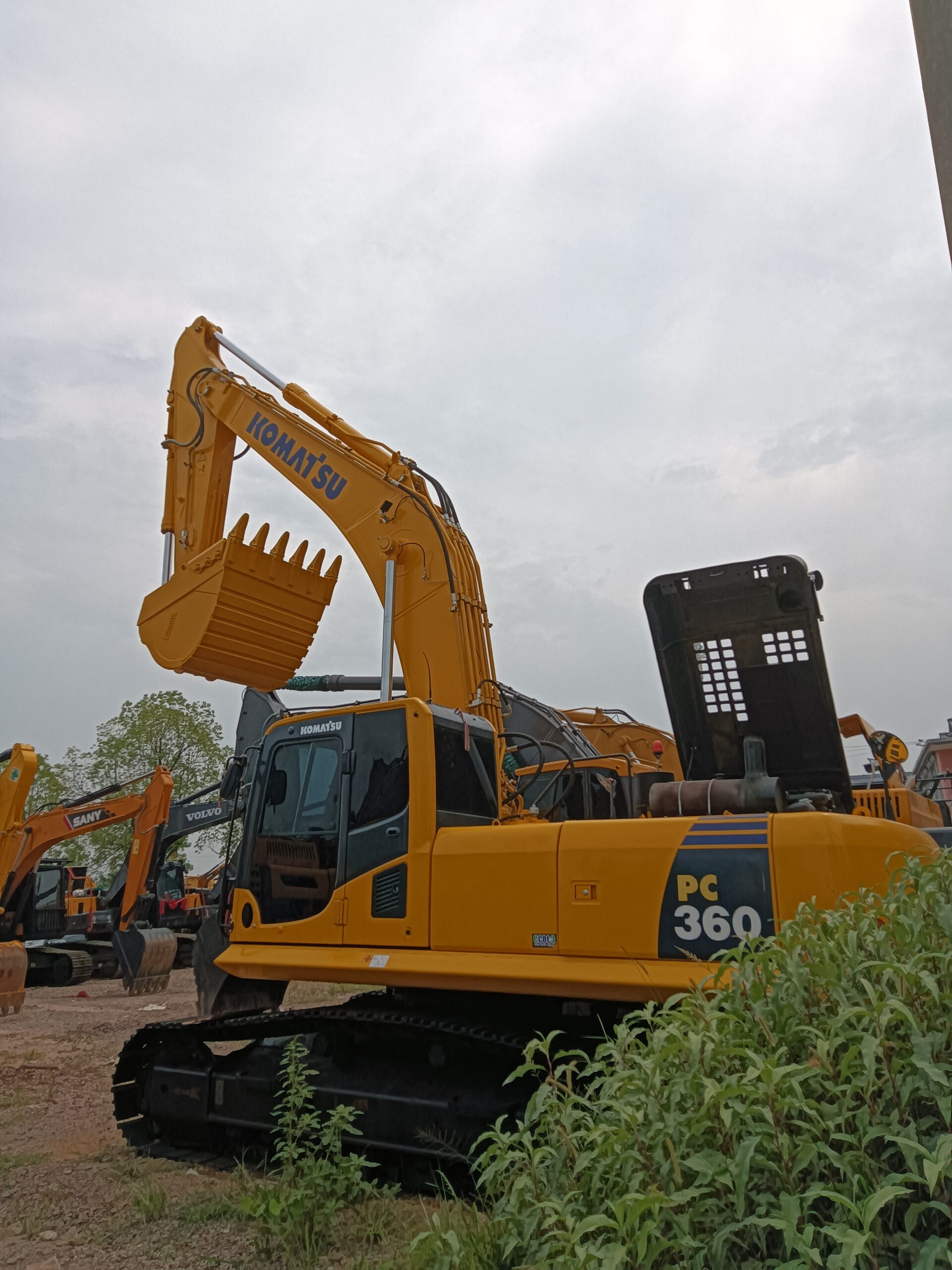 Originally imported from Japan KOMATSU PC360 second-hand excavator for sale