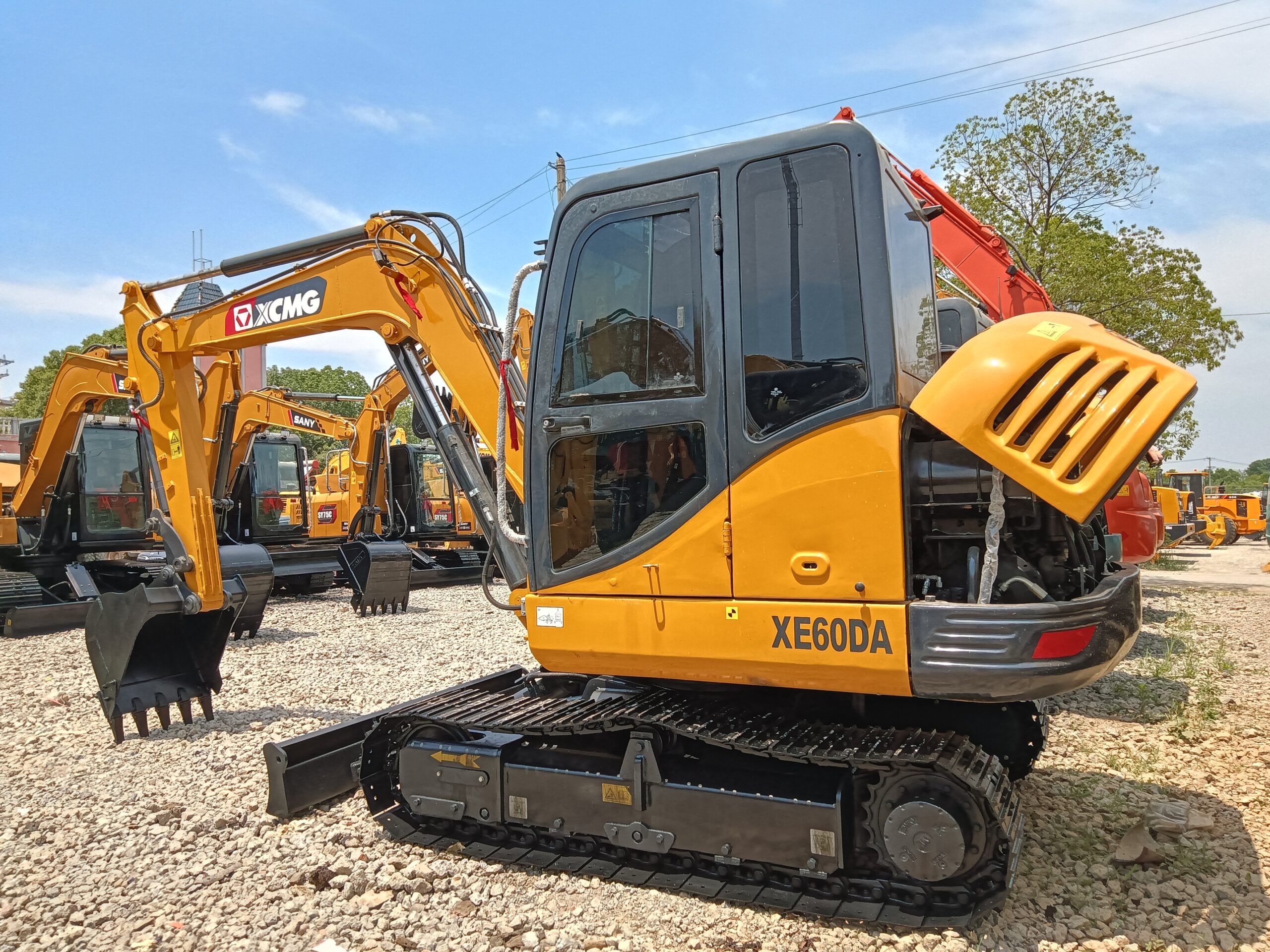 XCMG XE60DA popular brand in China used excavator small-size machine for sale