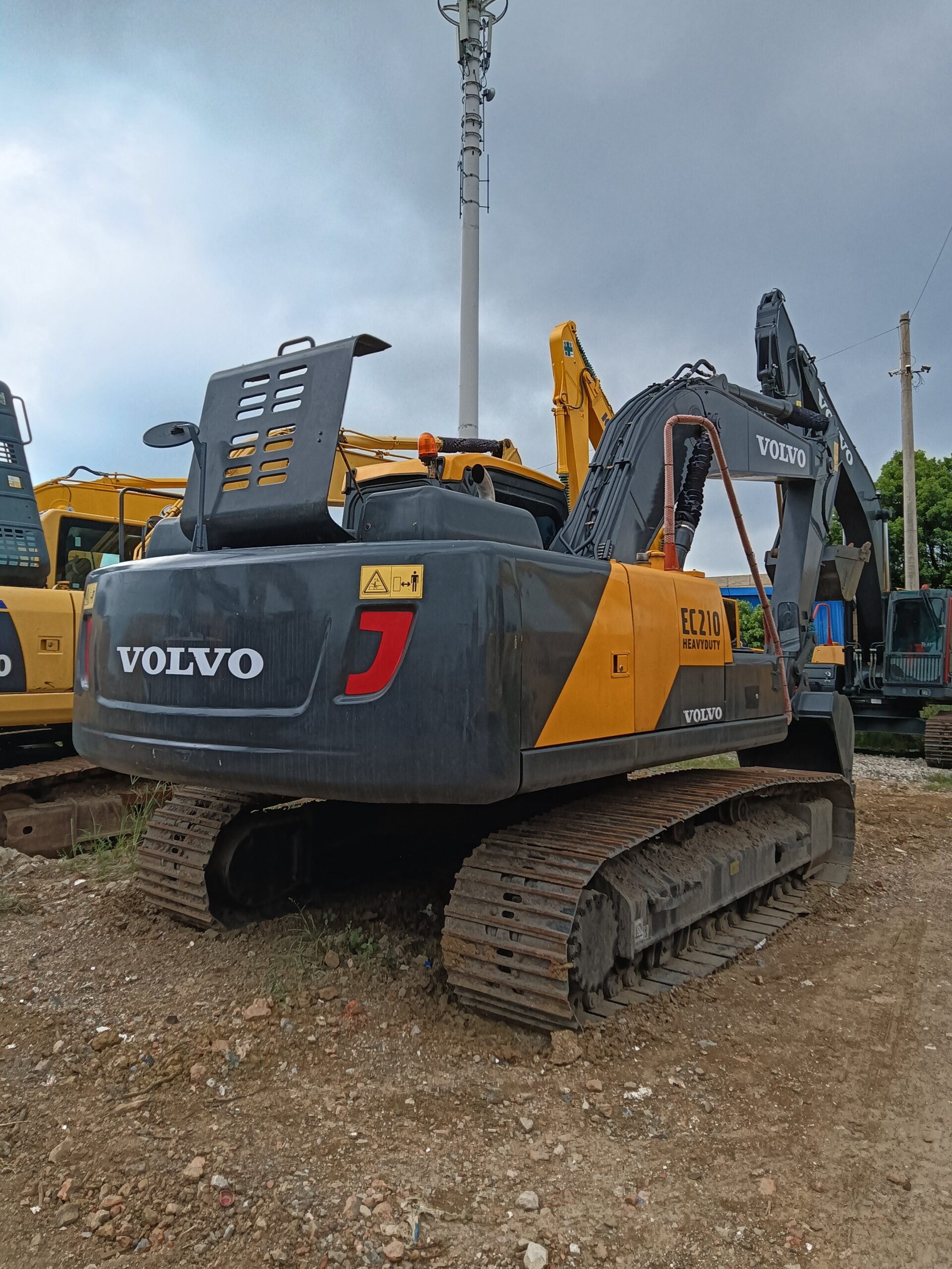 Used VOLVO EC210 durable and hot-selling excavator for sale