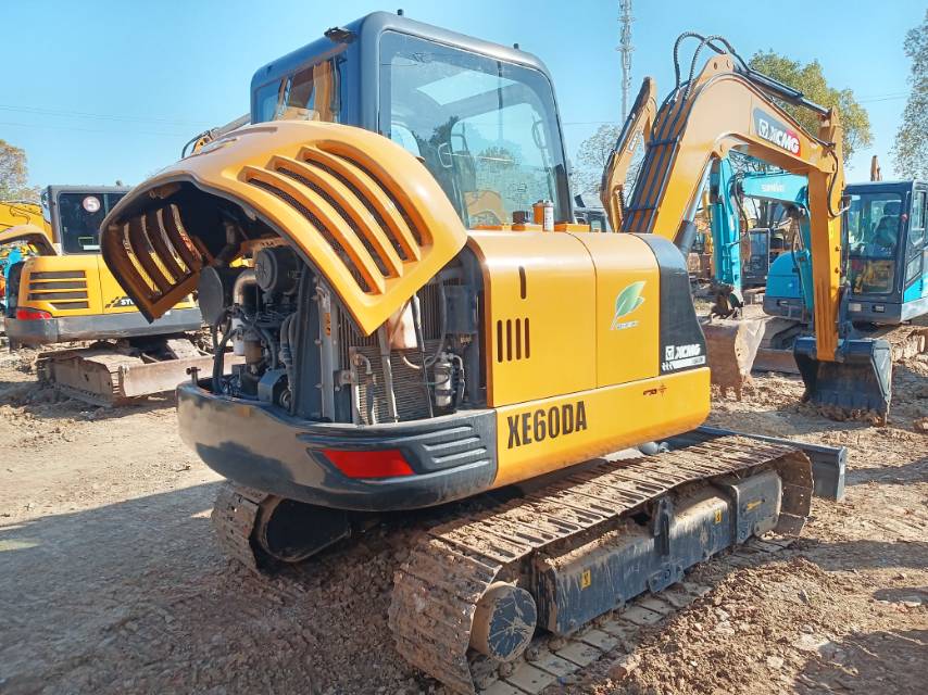 Used XCMG XE60DA 6tons small-size Chinese brand excavator for sale