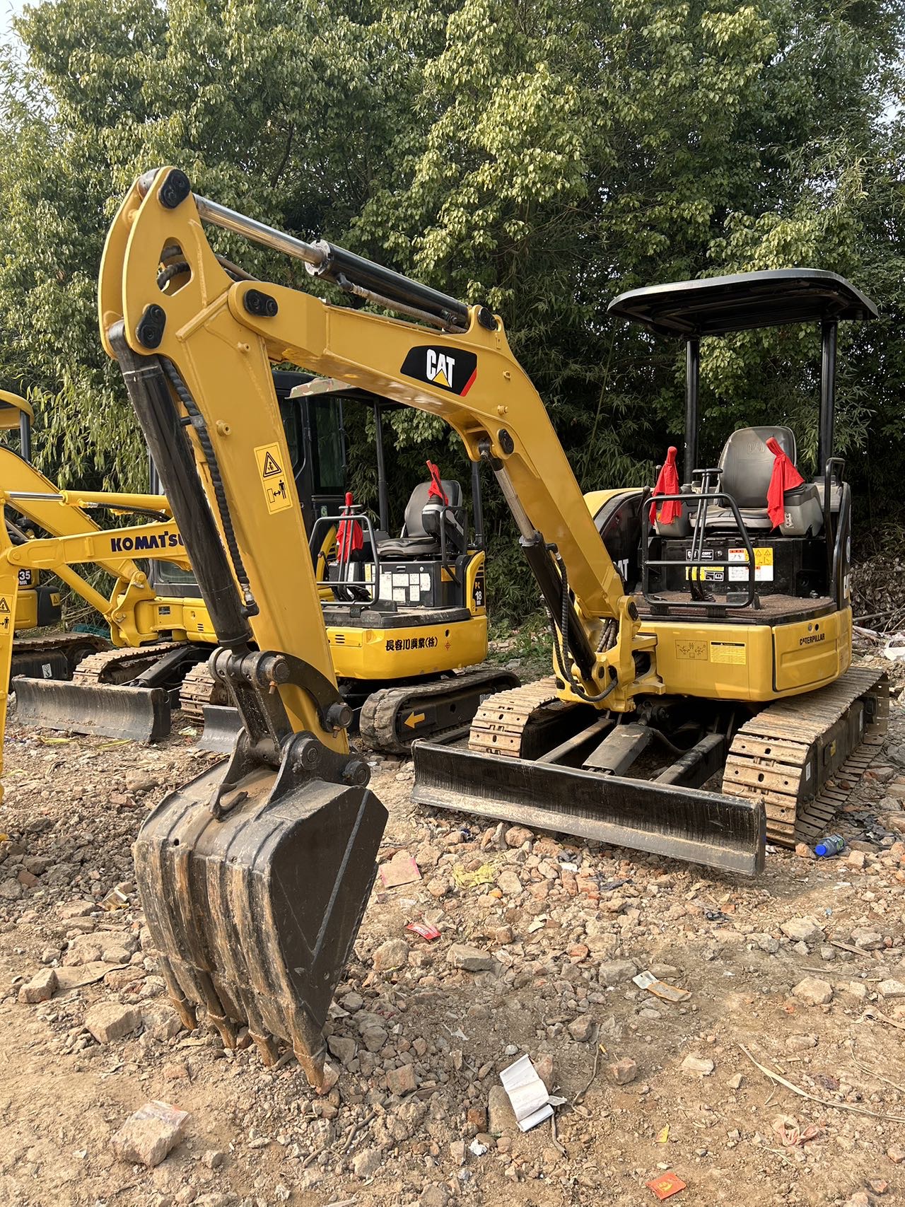 Used CAT303E 3tons excavator with open cab in good condition for sale