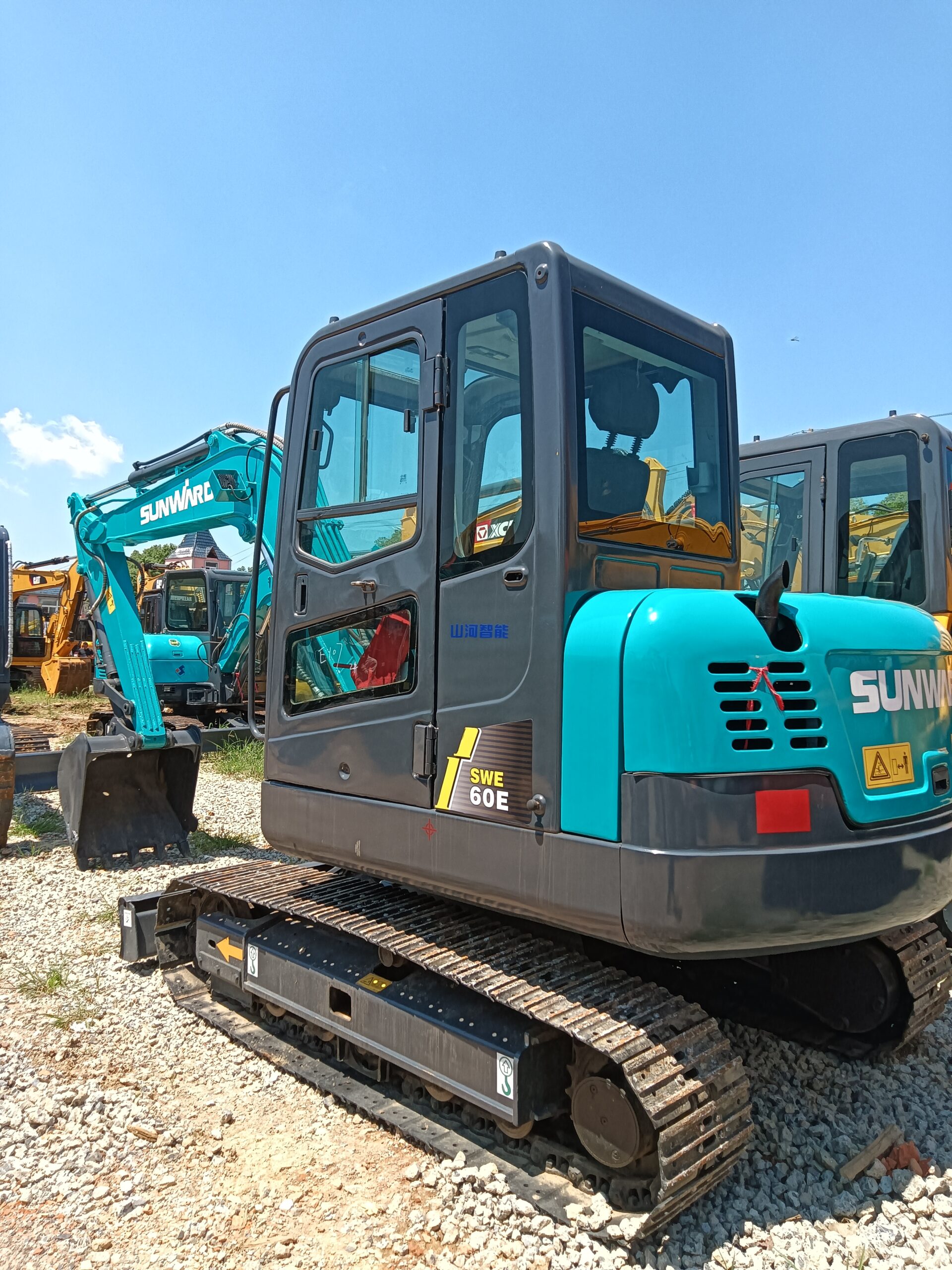 Used SUNWARD SWE60 6tons mini excavator in good condition made in China for sale