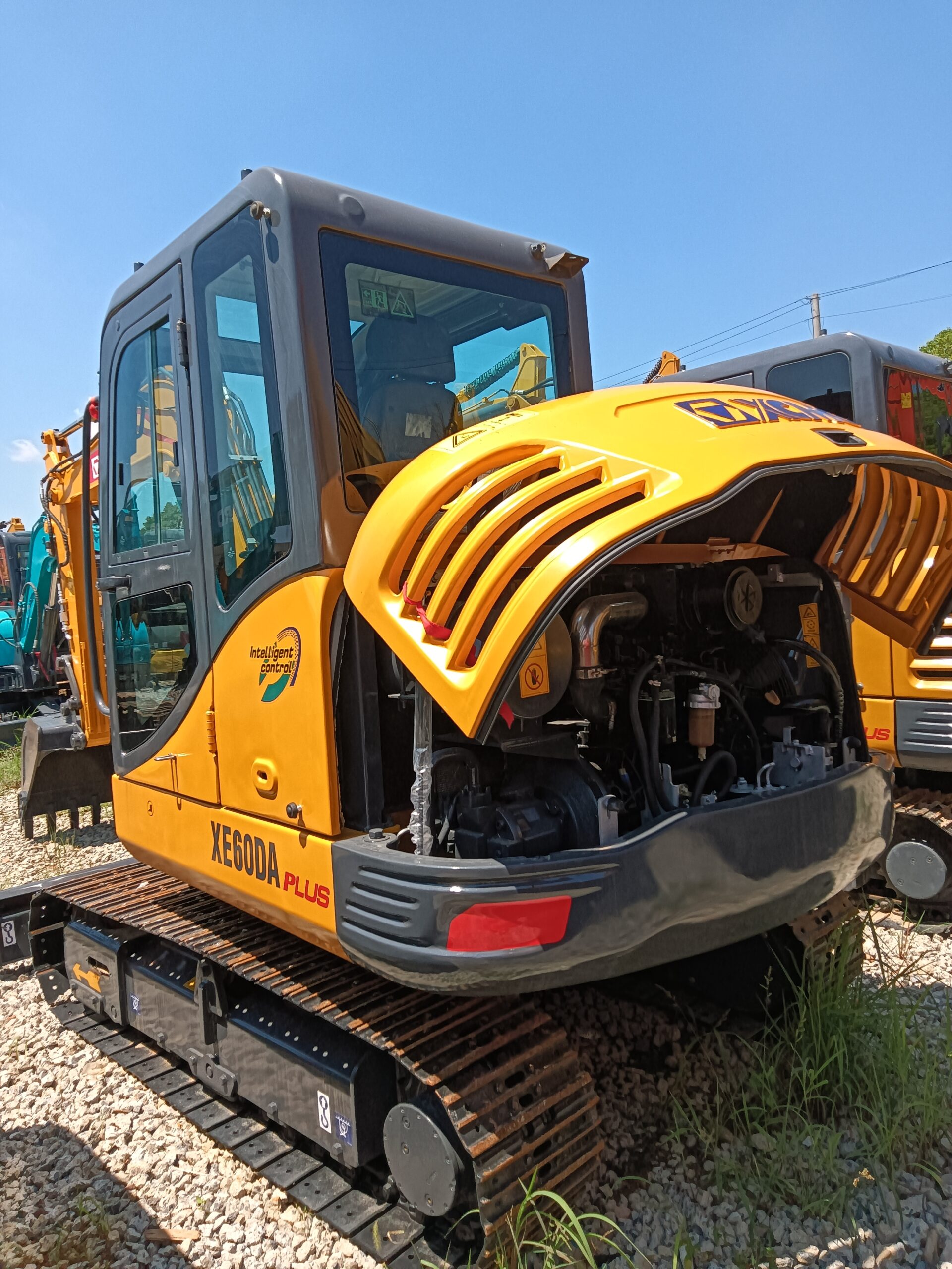 Used XCMG XE60 6tons small-size Chinese popular brand excavator for sale