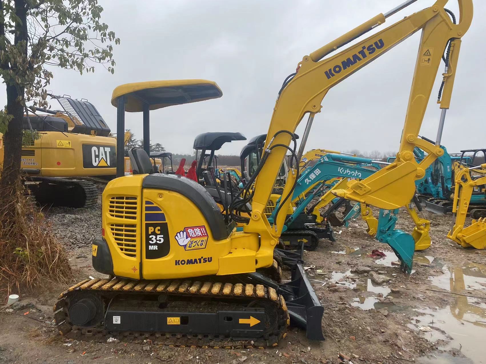 Used KOMATSU PC35 with open cab Japanese brand excavator for sale