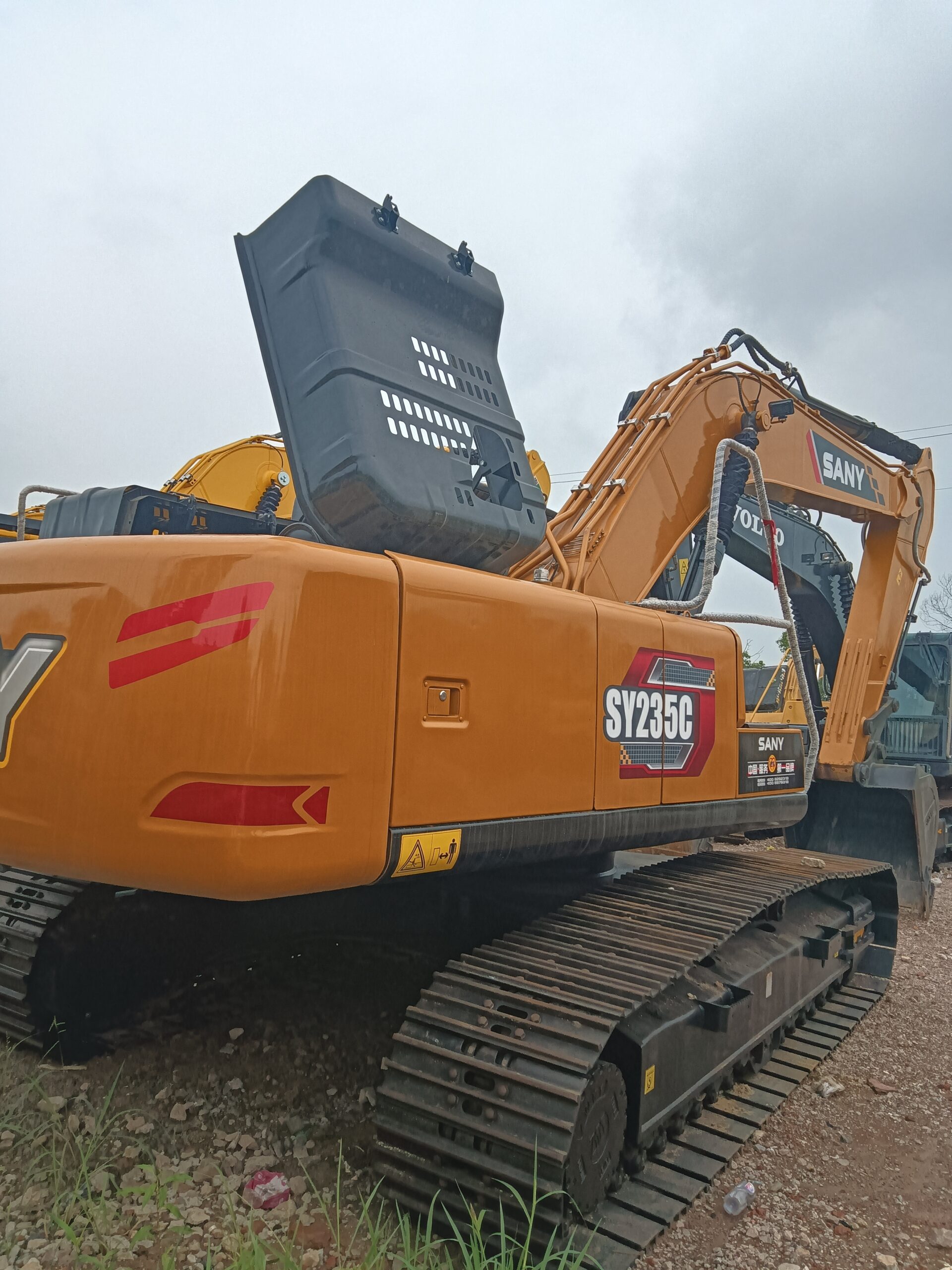 Used SANY SY235C made in China 23tons 128.5kw excavator for sale