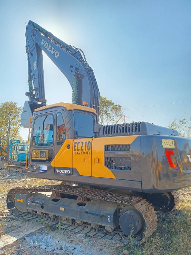 Used VOLVO EC210 excavator suitable for various working environment machine for sale