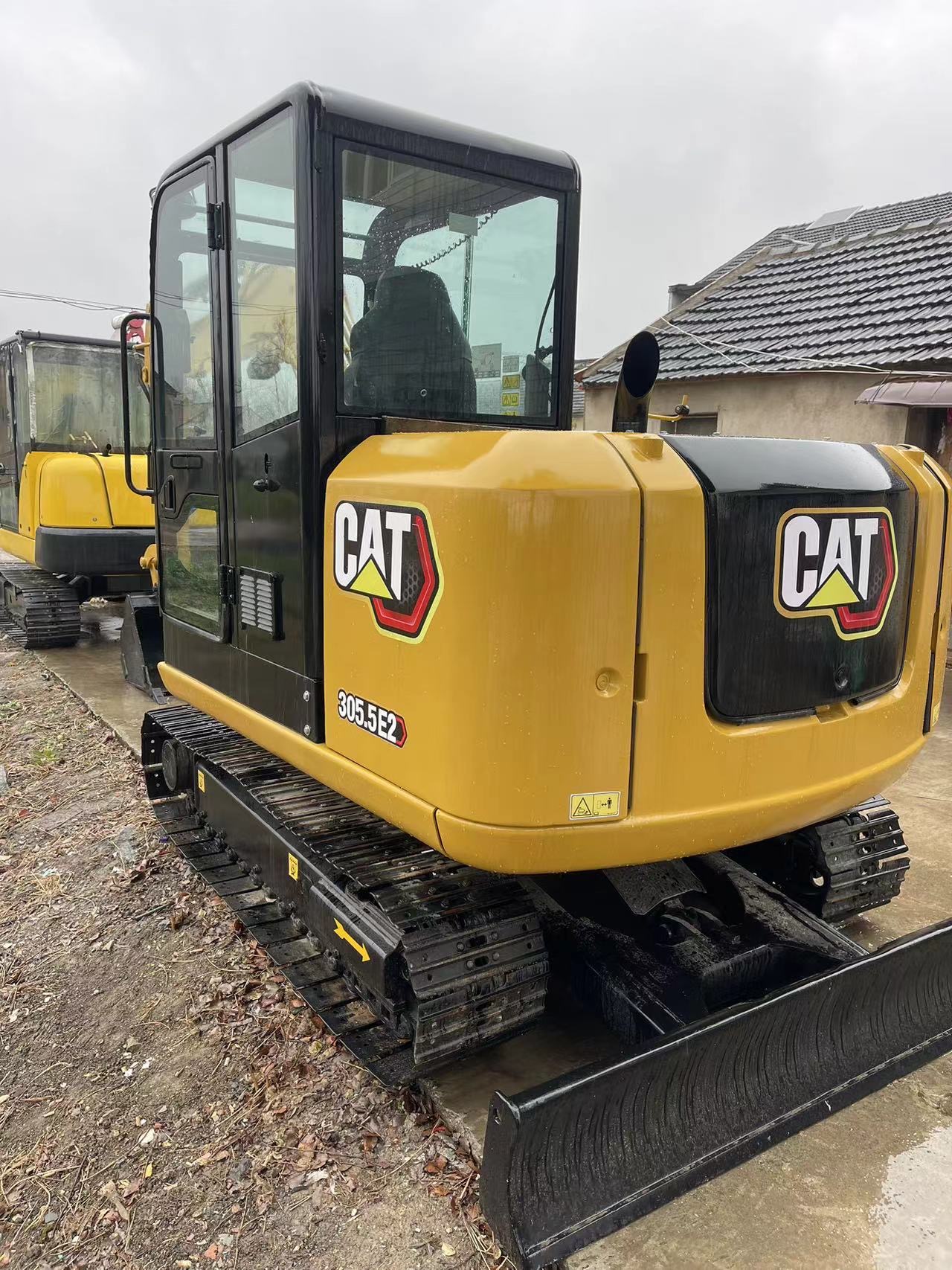 Used CAT305.5E 5tons mini excavator in cheap price for sale