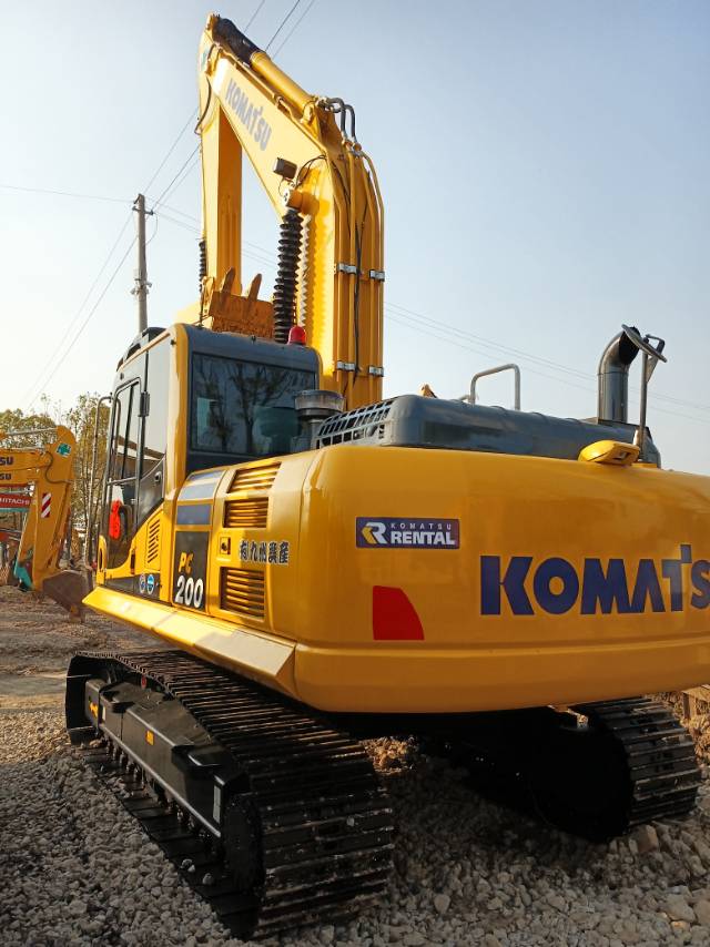 Used KOMATSU PC200 20tons high quality and useful excavator for sale