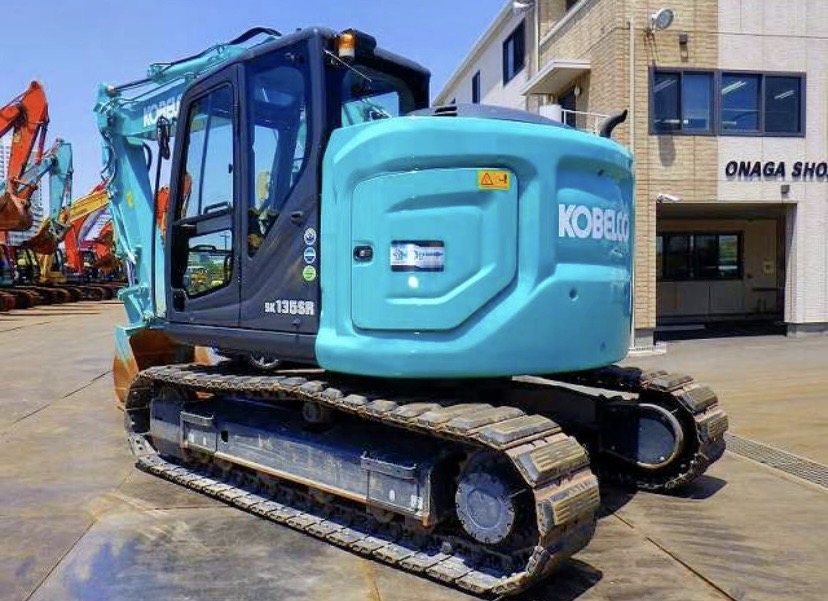 Used KOBELCO SK135 13tons excavator in excellent condition for sale