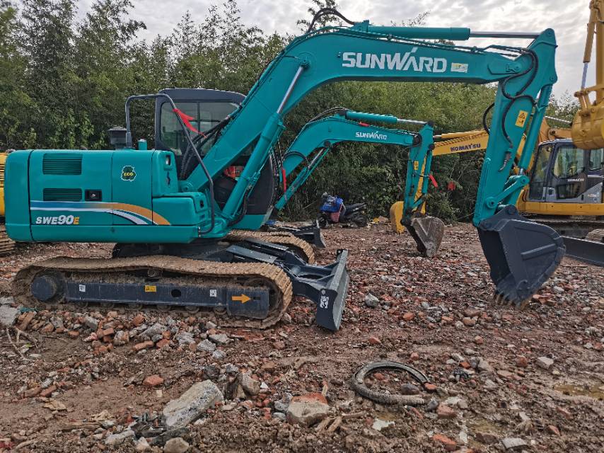 Used SUNWARD SWE90 9tons small size Chinese excavator for sale