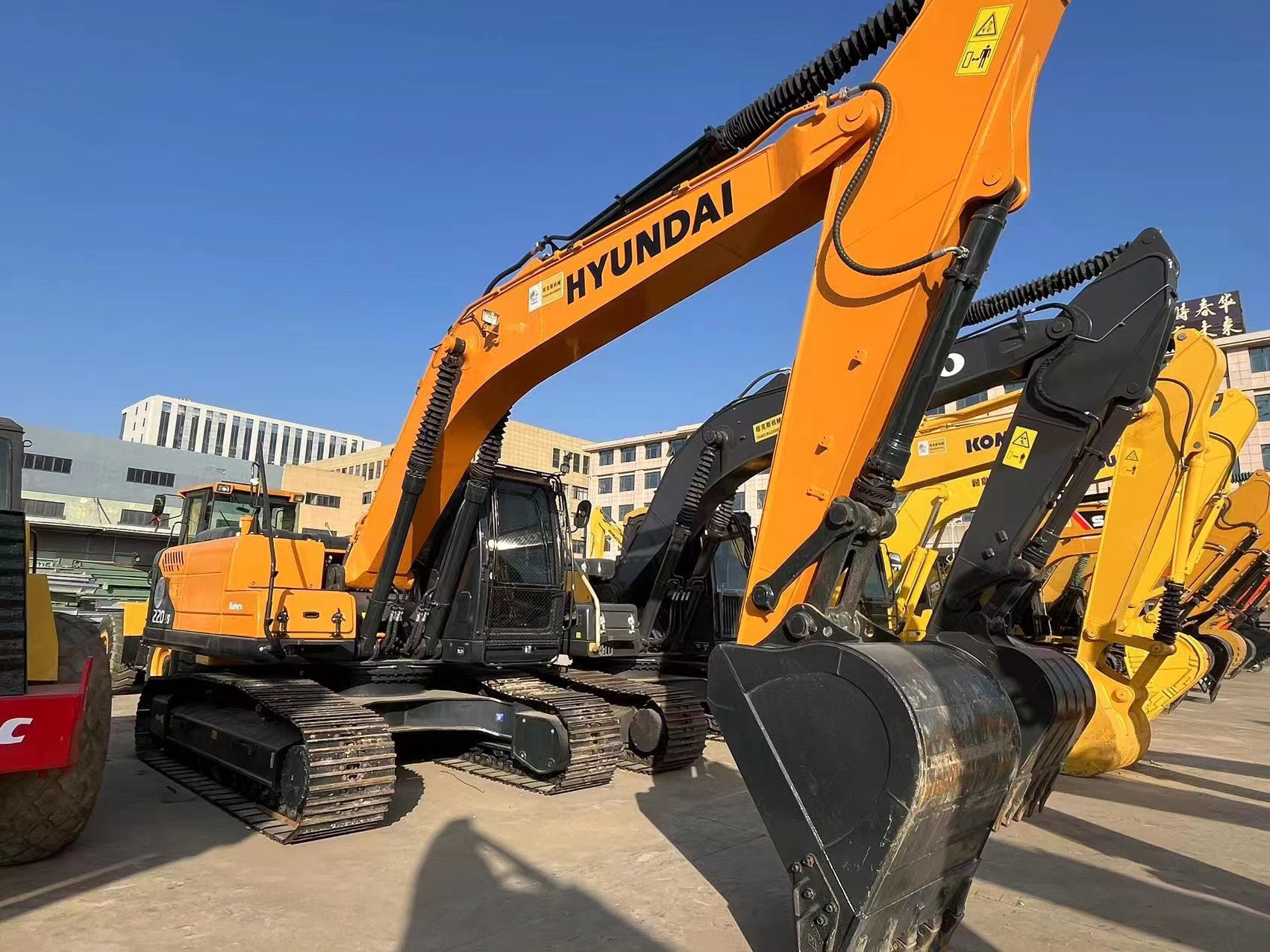 Used HYUNDAI R220 22tons Korean brand HYUNDAI excavator for sale