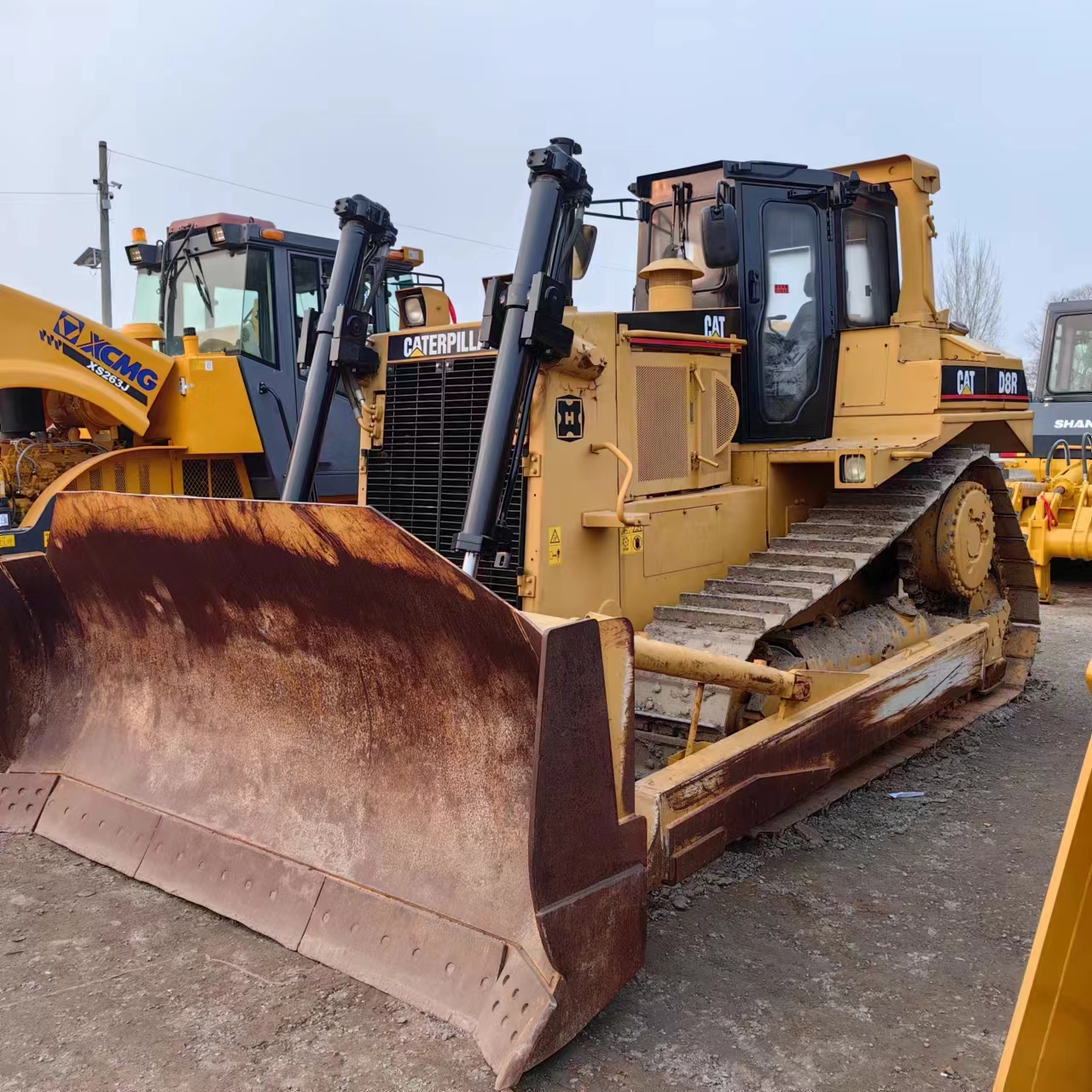 Used CATERPILLAR D8R bulldozer powerful second-hand machine for sale