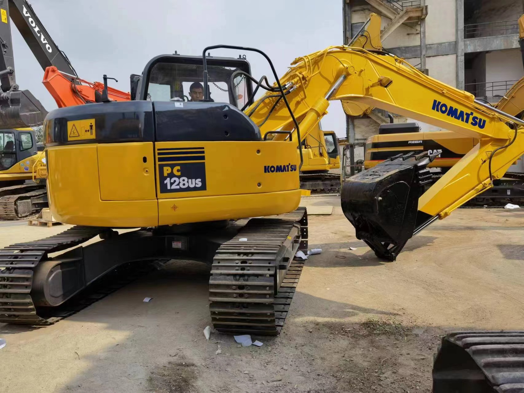 Used KOMATSU PC128US round rail excavator in good condition for sale