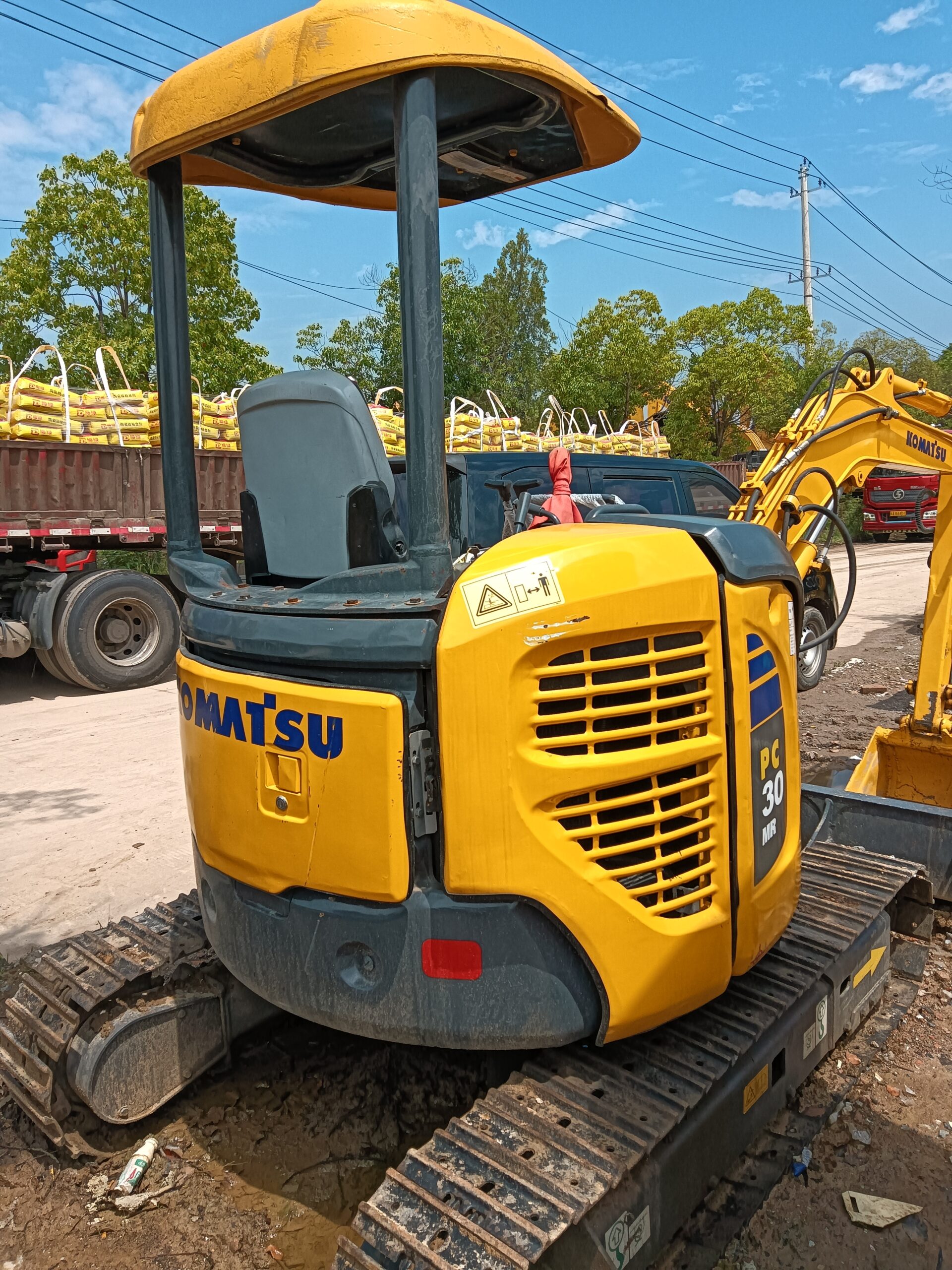 Used KOMATSU PC30MR 3tons hydraulic excavator with open cab for sale