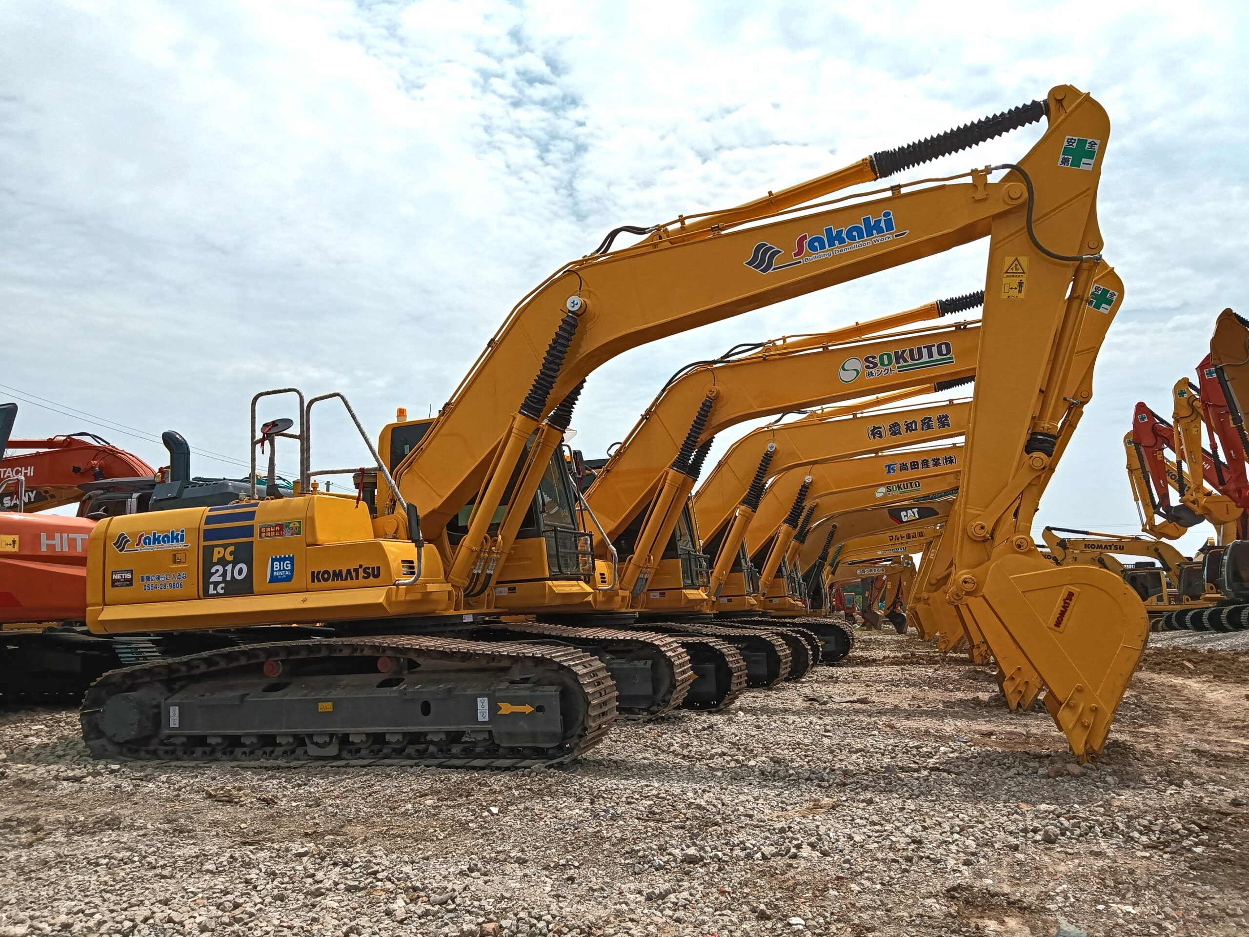 Used KOMATSU PC210 21tons 103kw powerful excavator for sale